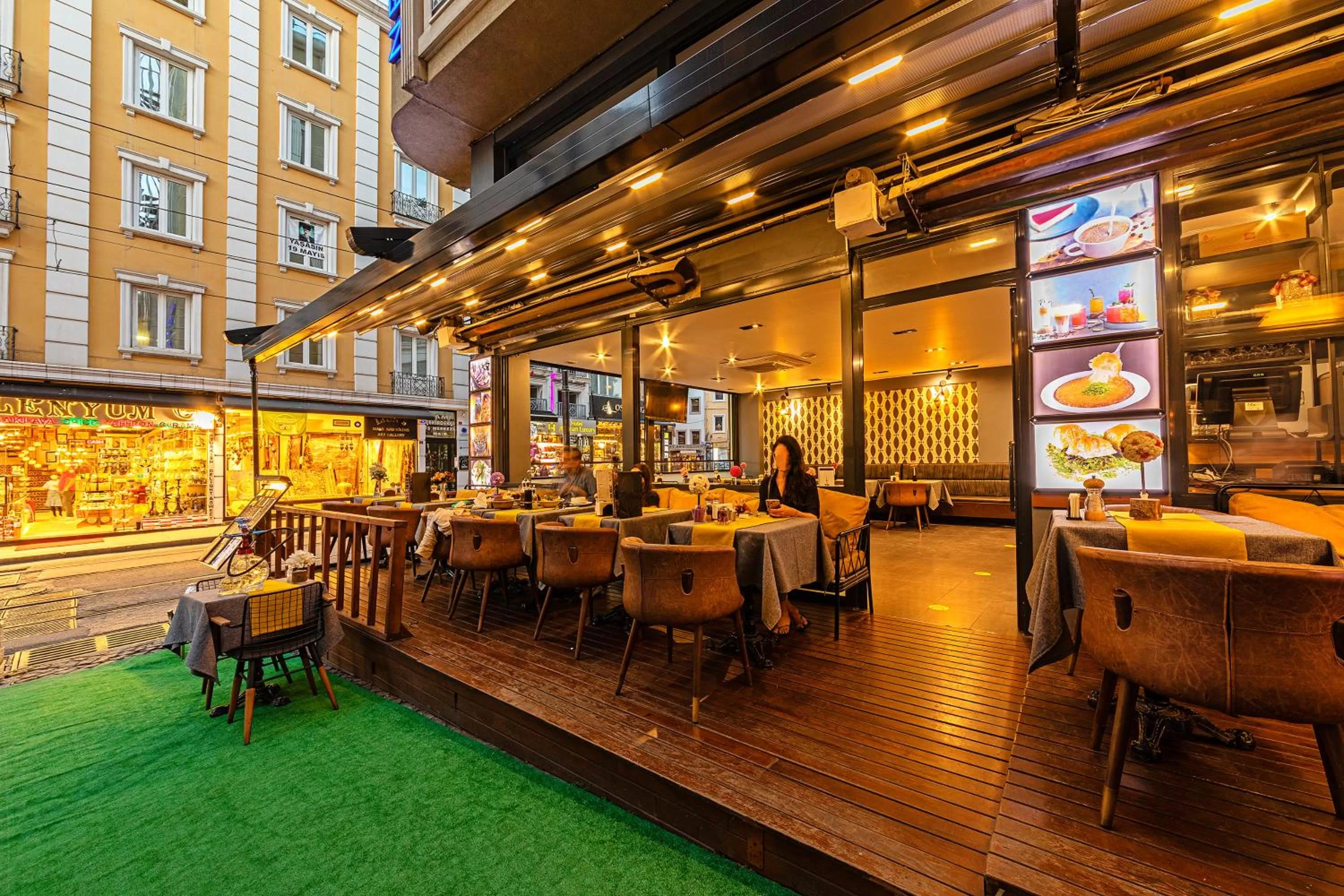 Restaurant/places to eat in Neda