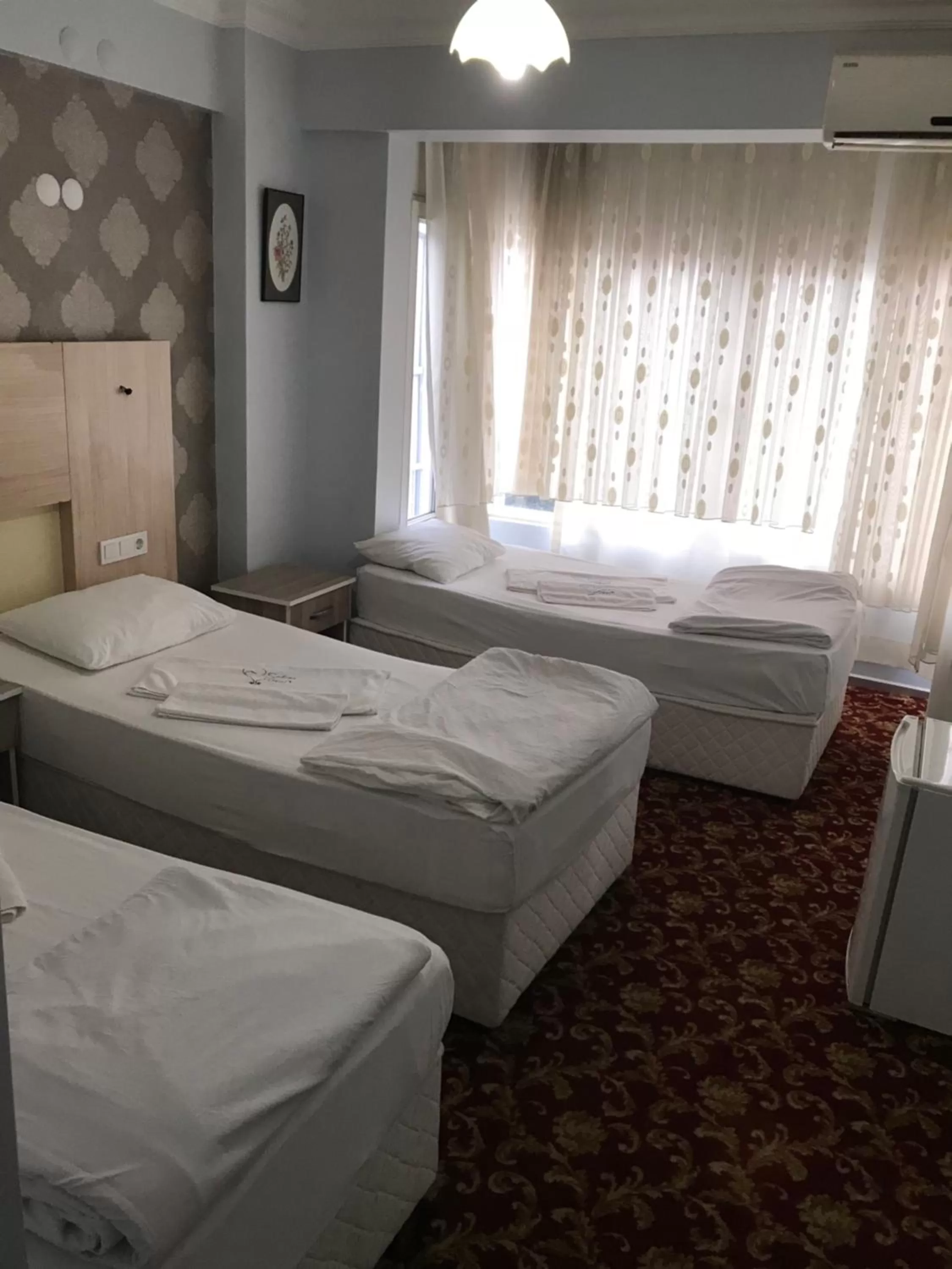 Photo of the whole room, Bed in Sakran Hotel