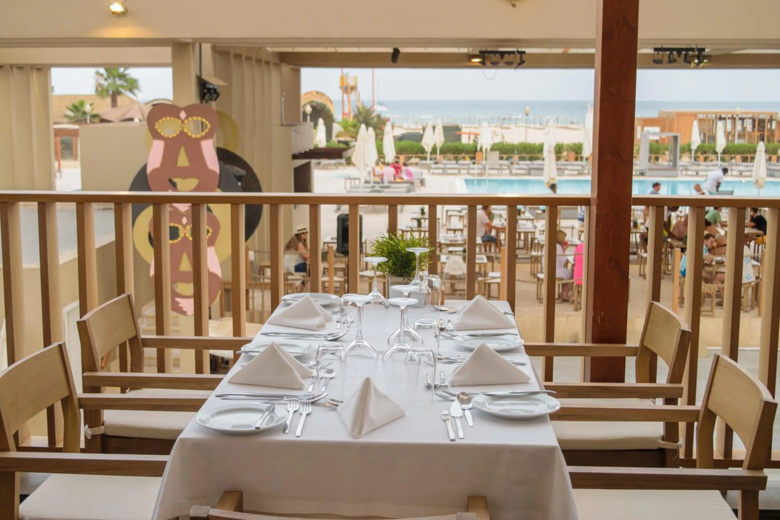 Restaurant/places to eat in Oasis Salinas Sea