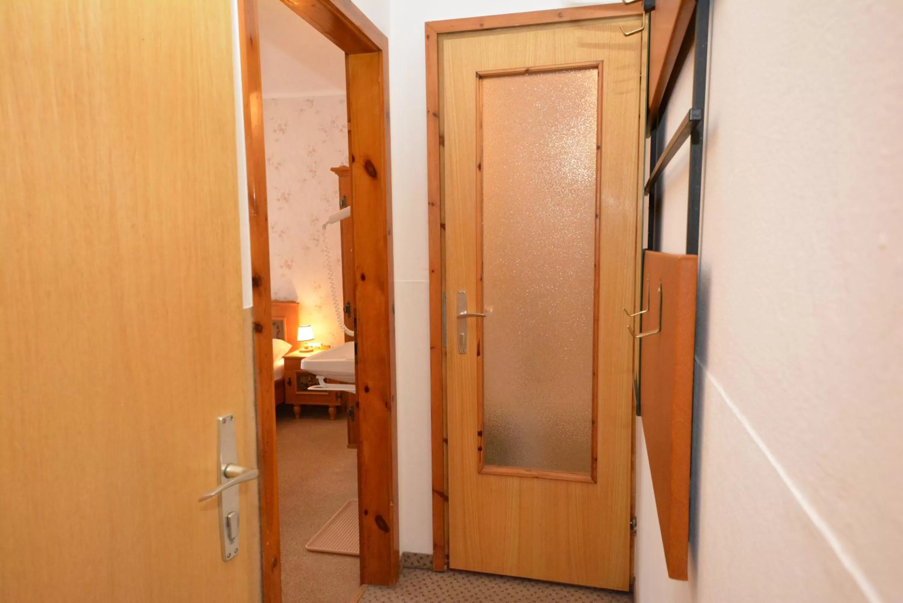 Double or Twin Room with Bathroom in Haus Kleineisen by Châtel Reizen