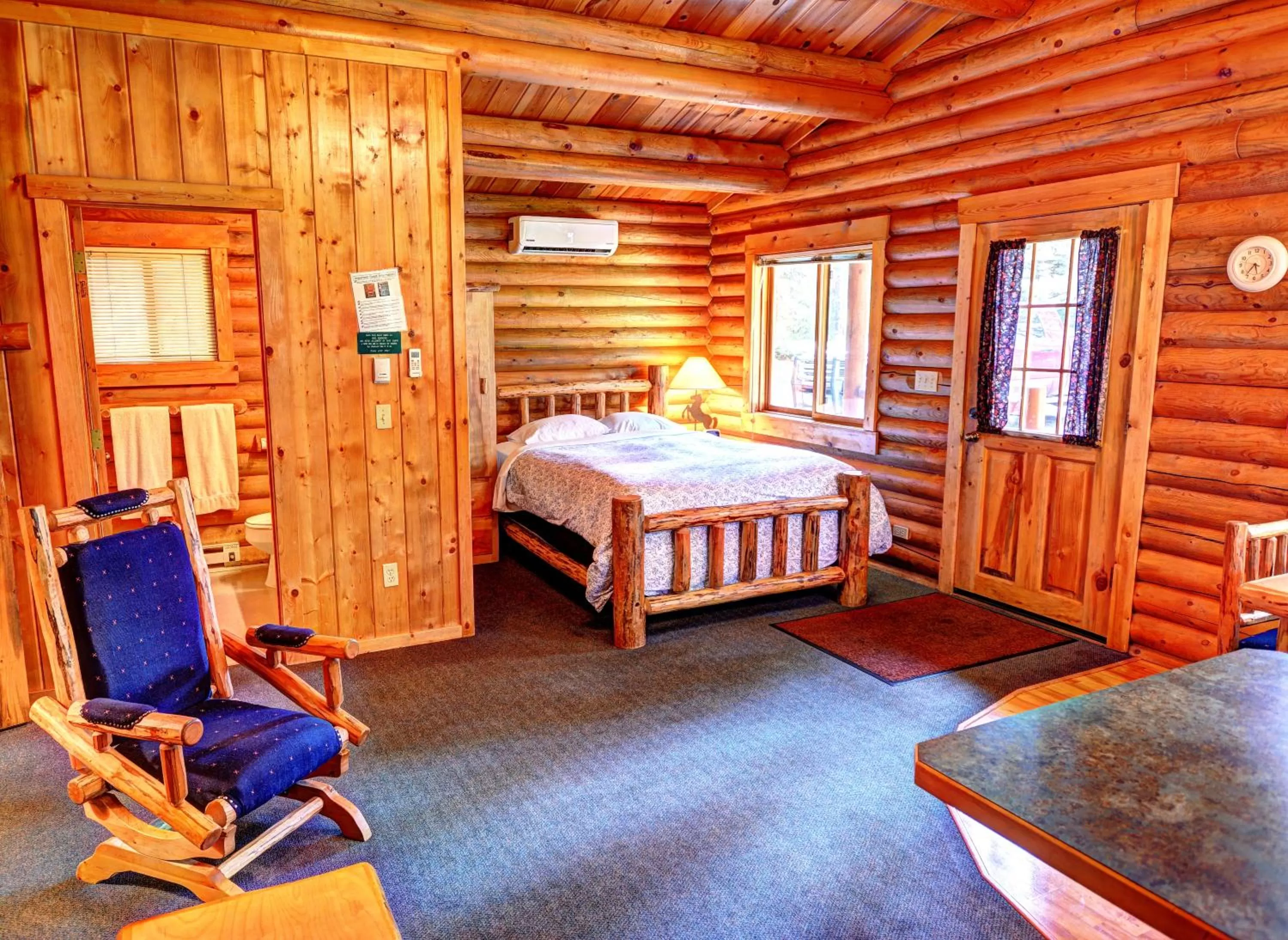 Bathroom, Bed in North Forty Resort