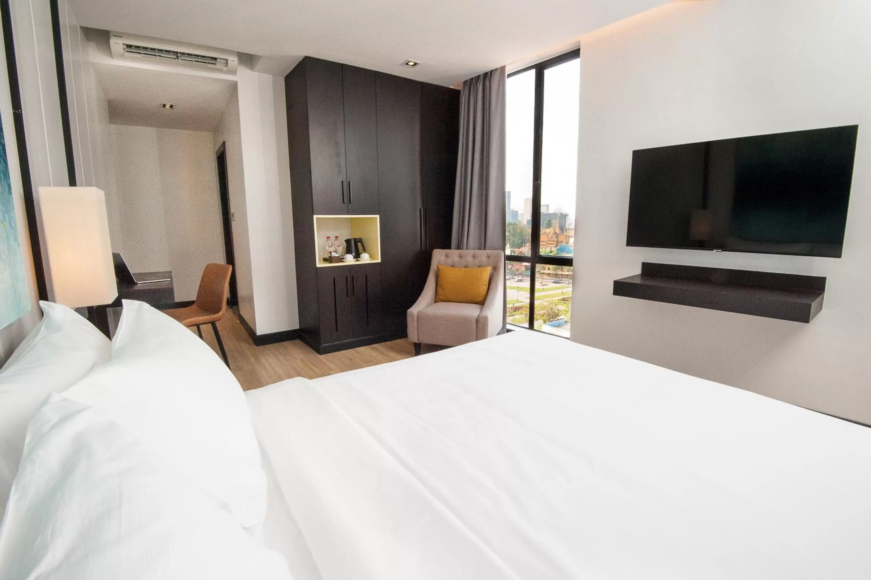 Bedroom, Bed in GLOW PARK HOTEL Grand Royal Palace