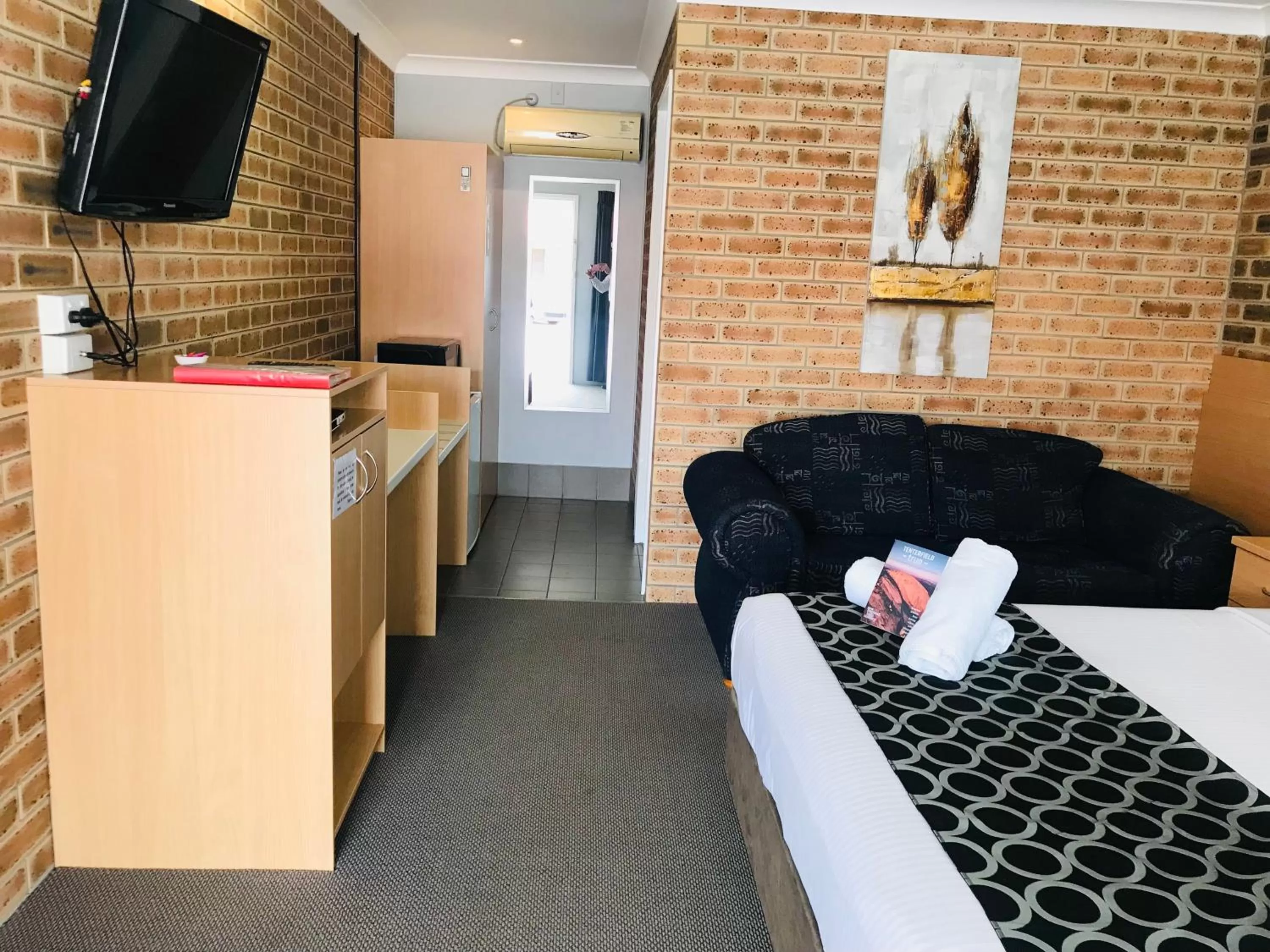 Bed in Jumbuck Motor Inn