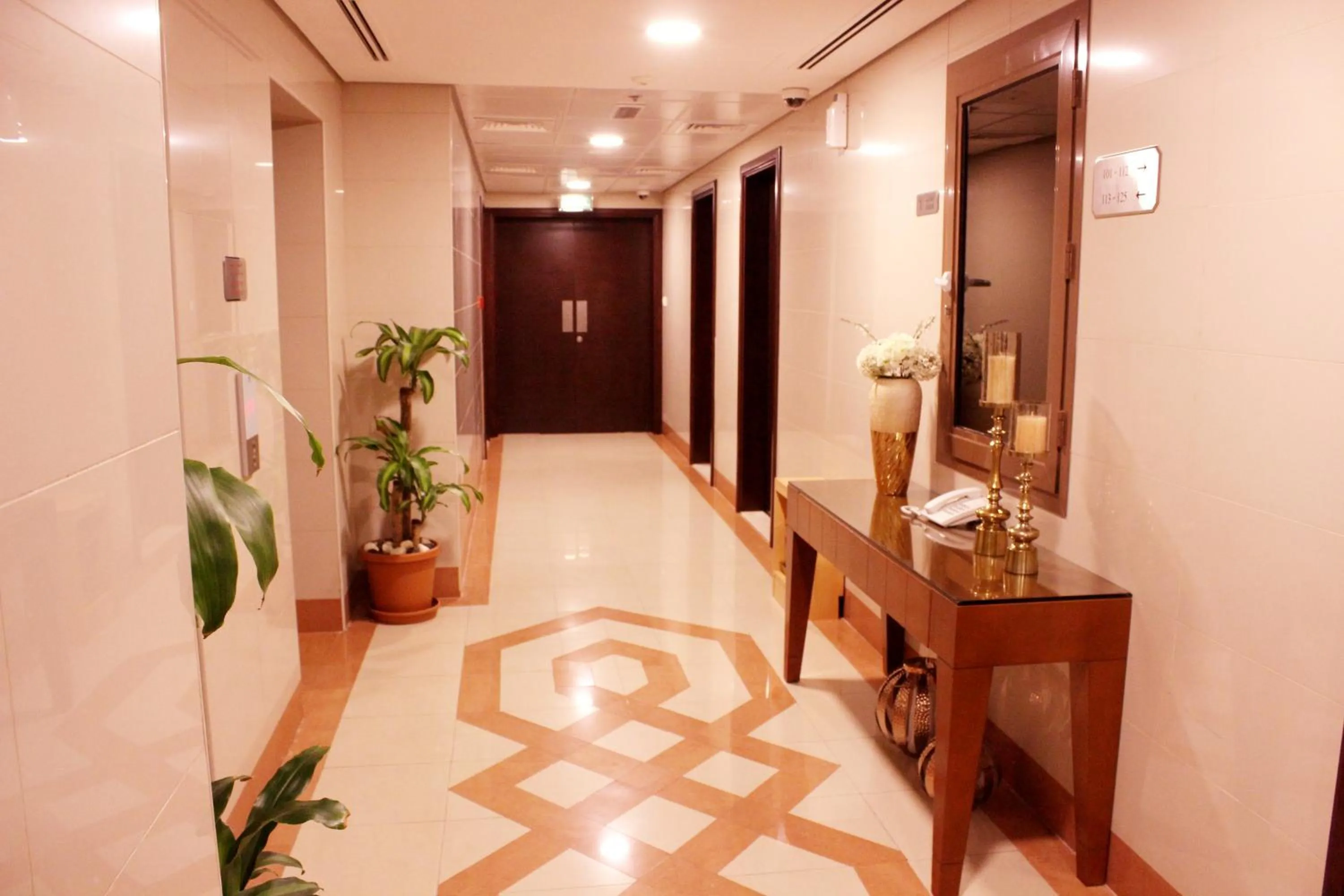 Area and facilities in Montreal Naif Hotel
