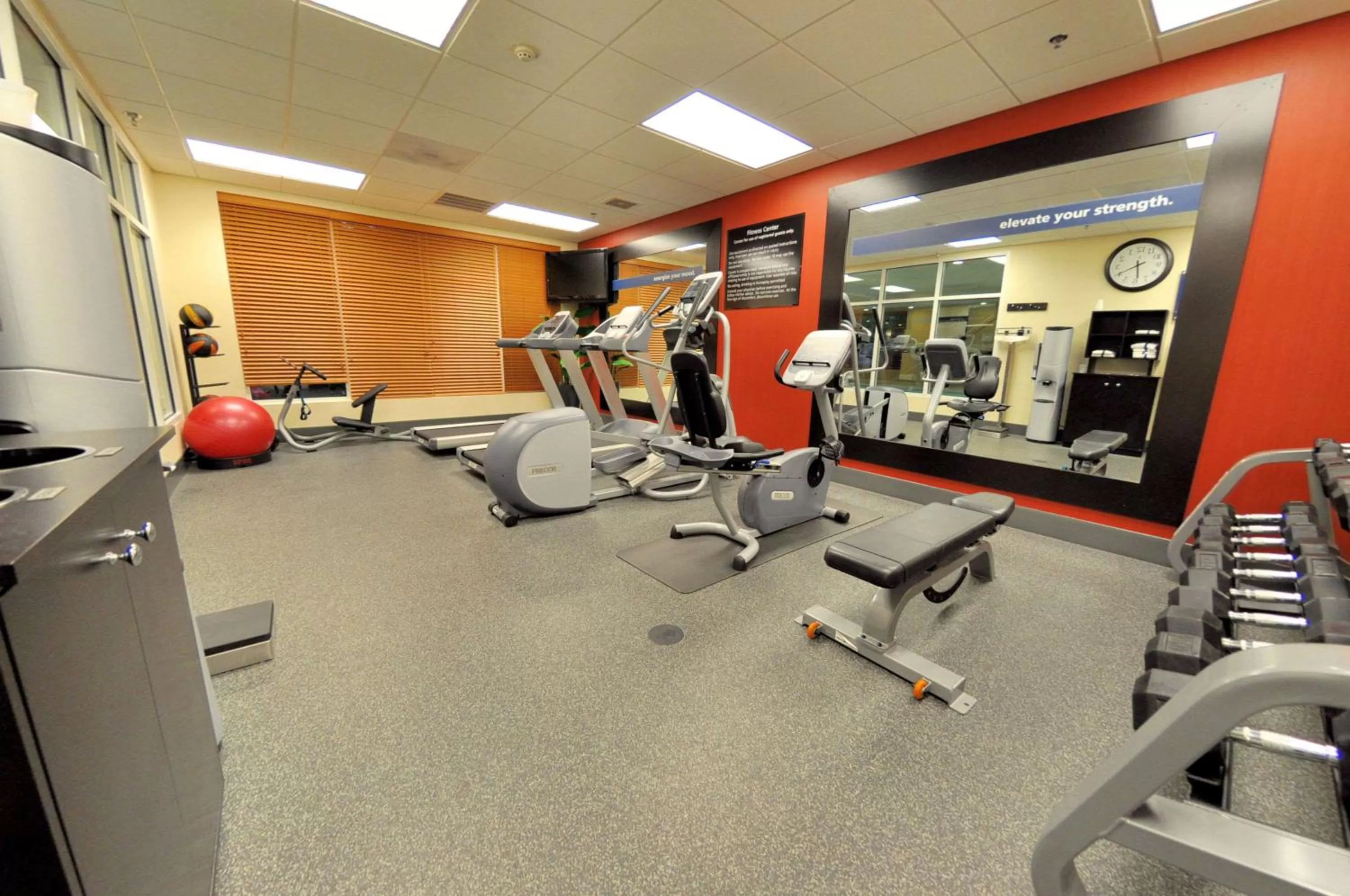 Fitness centre/facilities in Hampton Inn Richmond - Airport