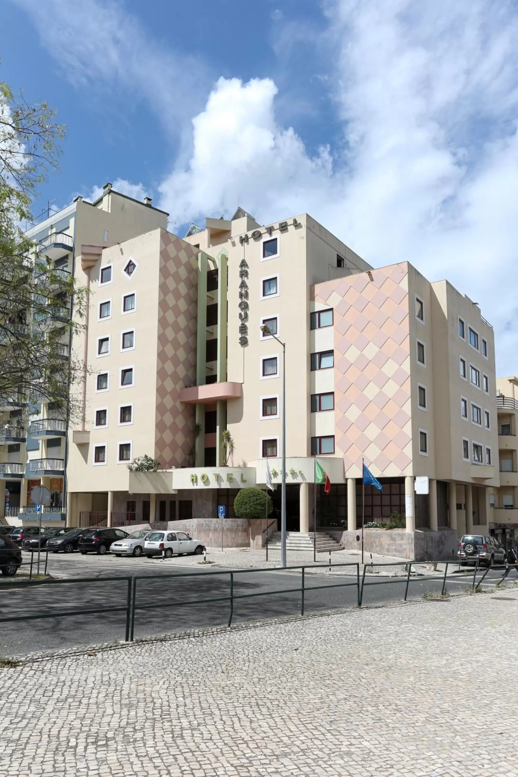 Property building in Hotel Arangues