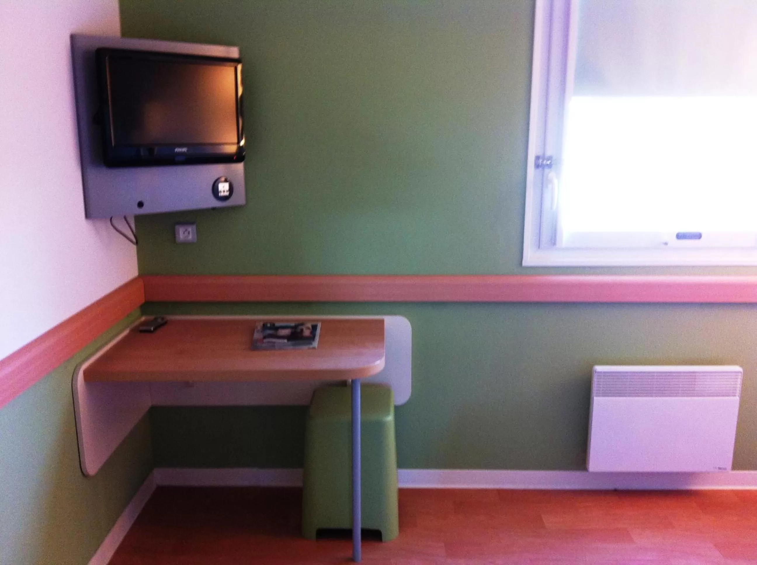 TV and multimedia in Ibis budget Verdun