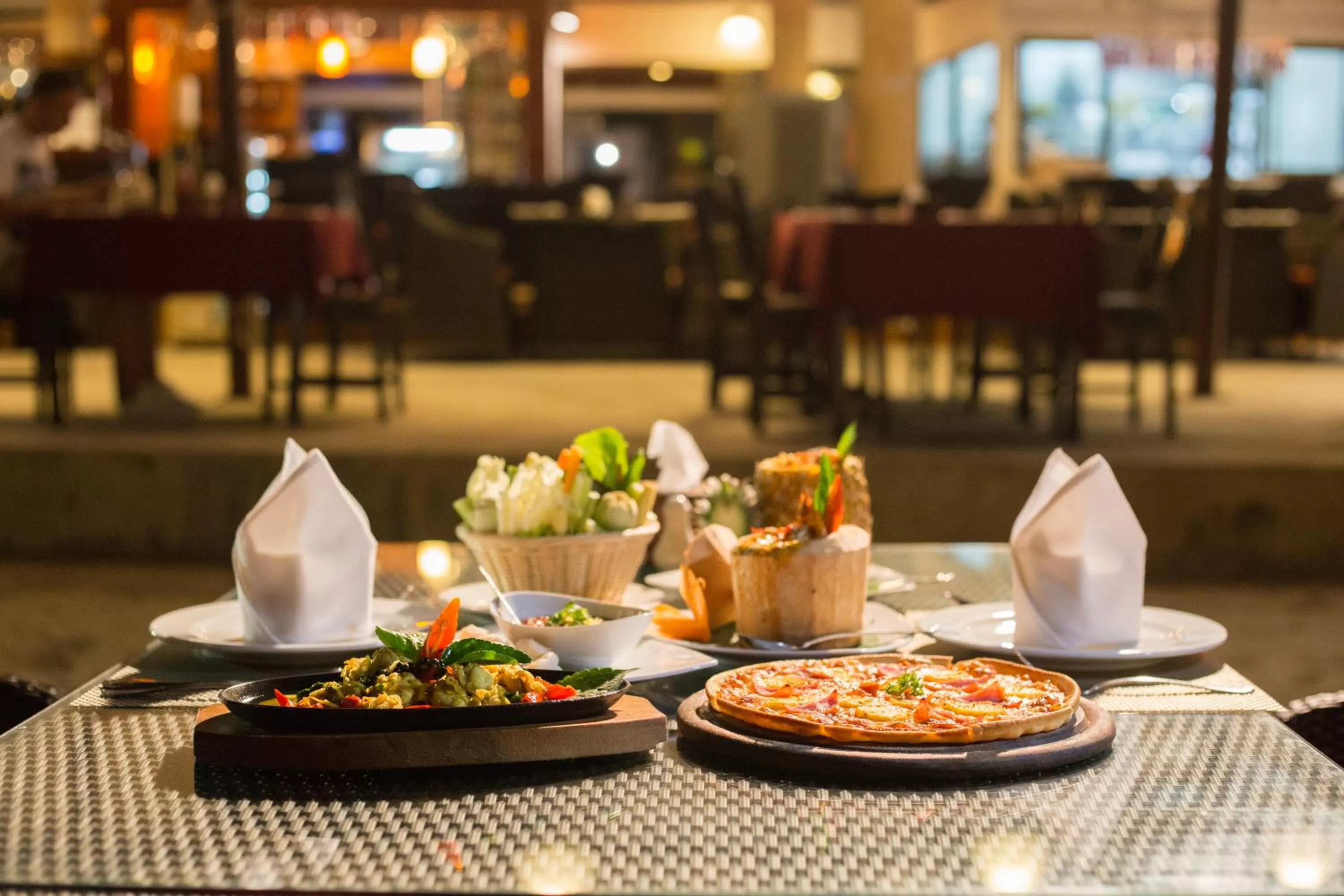 Restaurant/places to eat in Bhu Tarn Koh Chang Resort & Spa