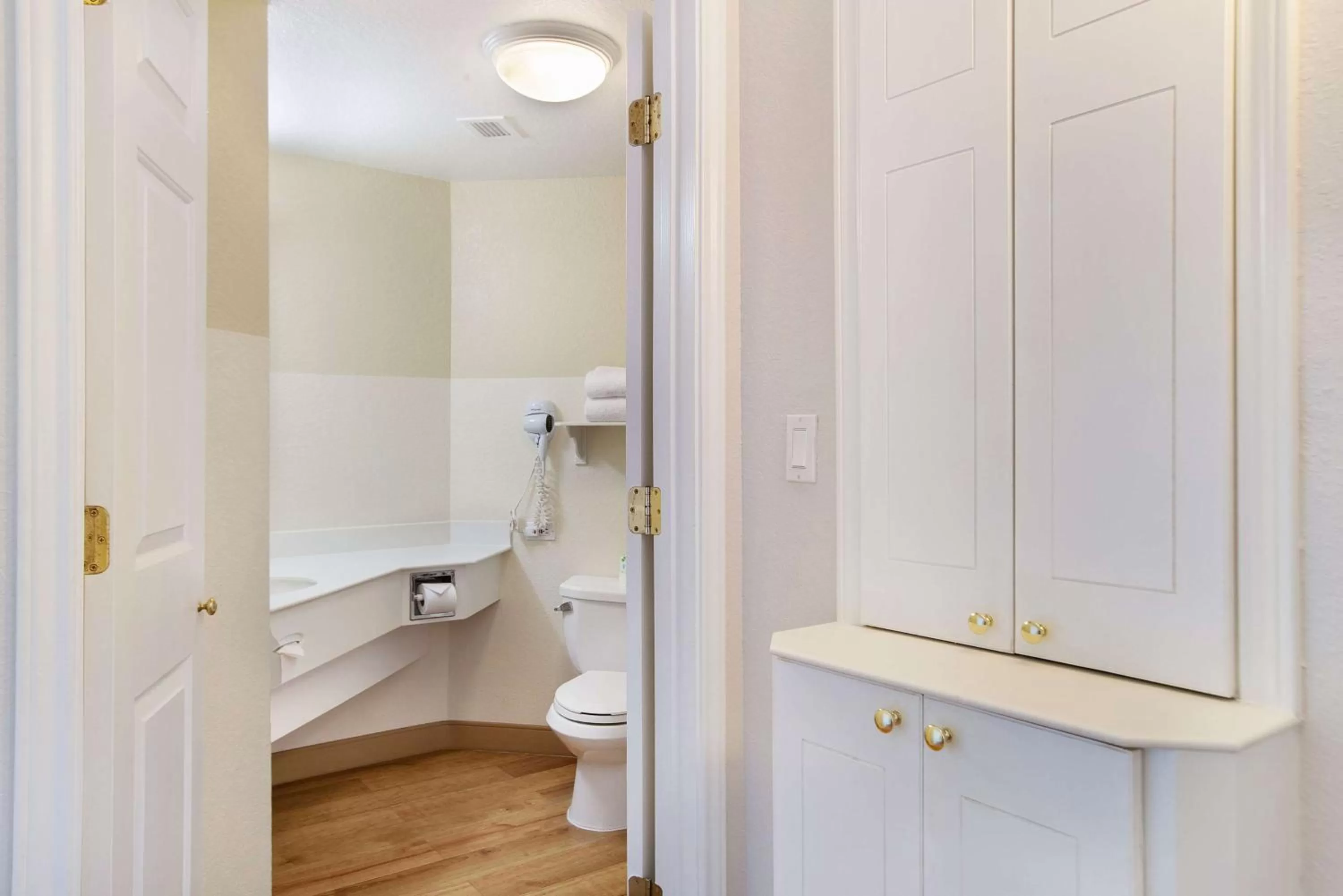 Bathroom in La Quinta by Wyndham Ft. Lauderdale Airport