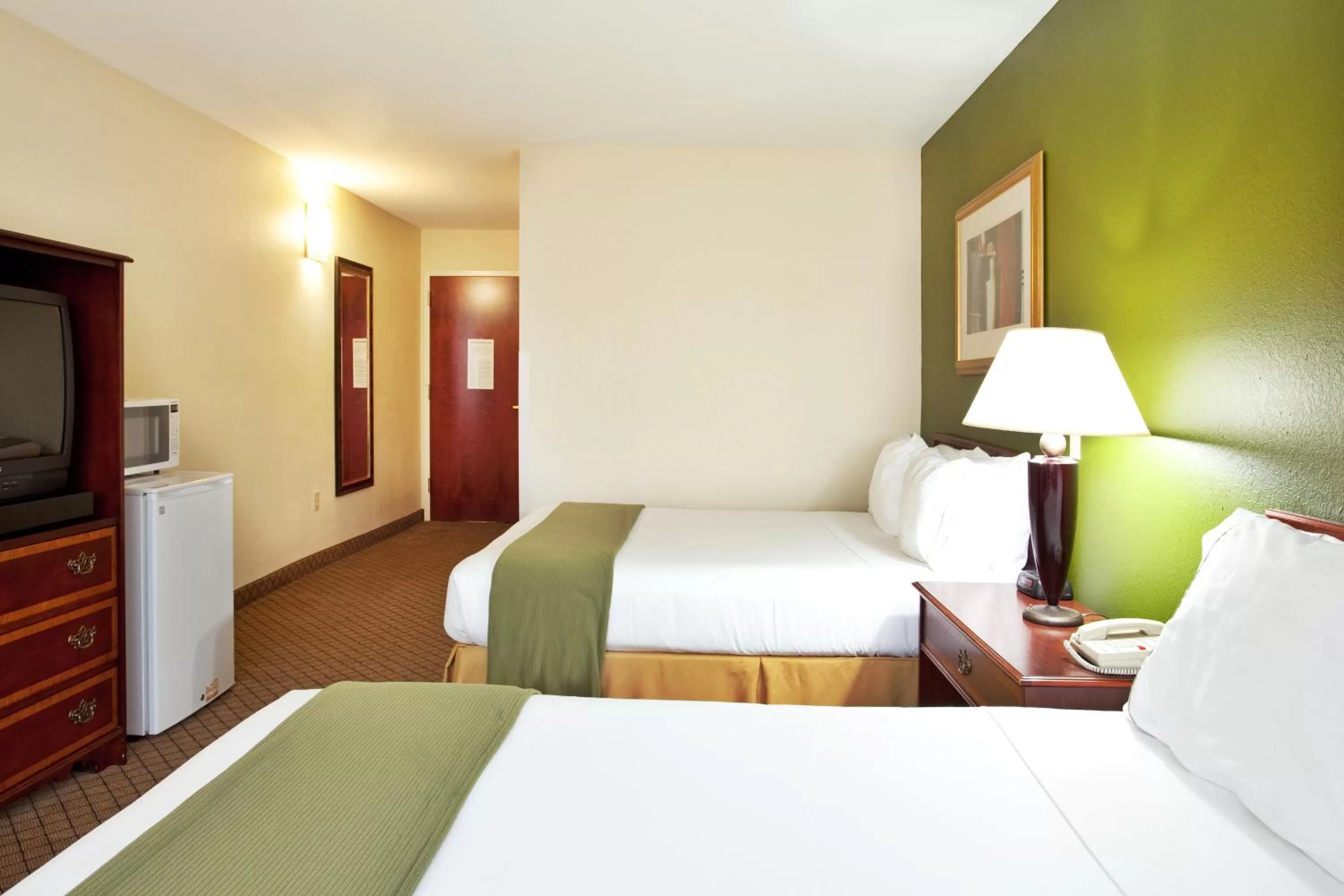 Photo of the whole room, Bed in Holiday Inn Express Harvey-Marrero by IHG