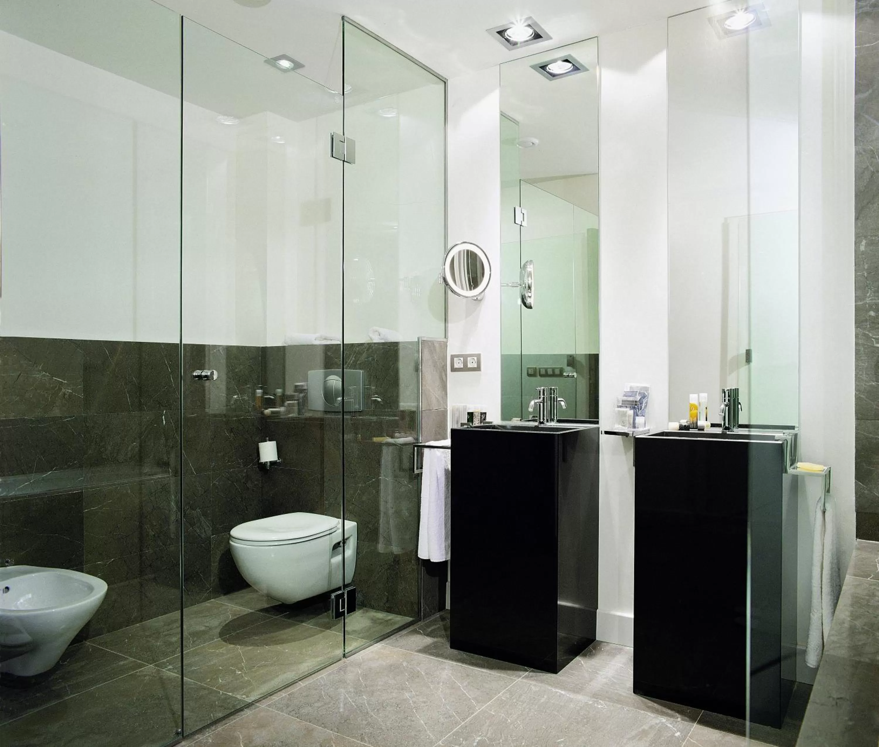 Toilet in Hospes Palacio del Bailio, a Member of Design Hotels