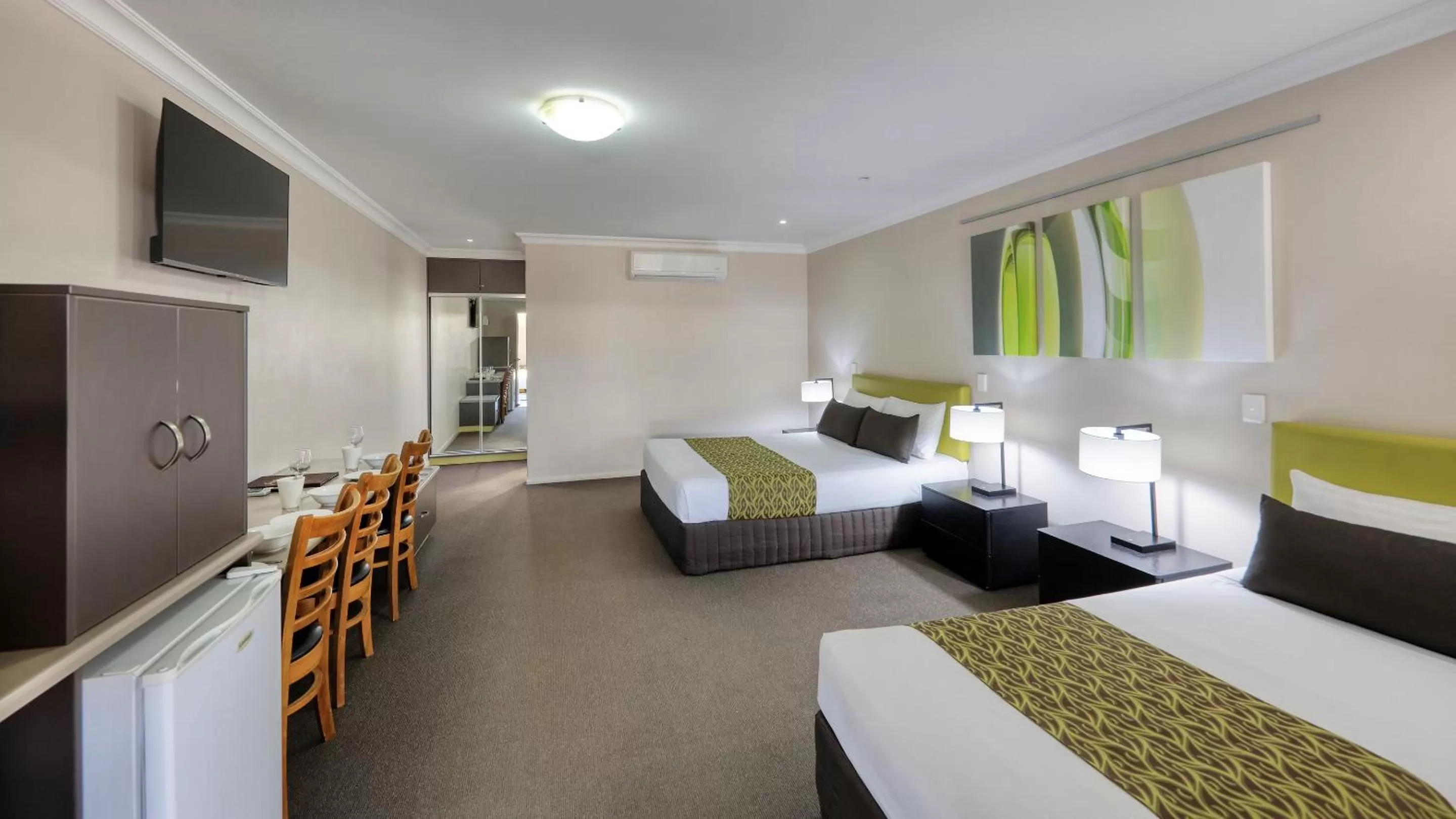 Photo of the whole room, Bed in Drovers Motor Inn