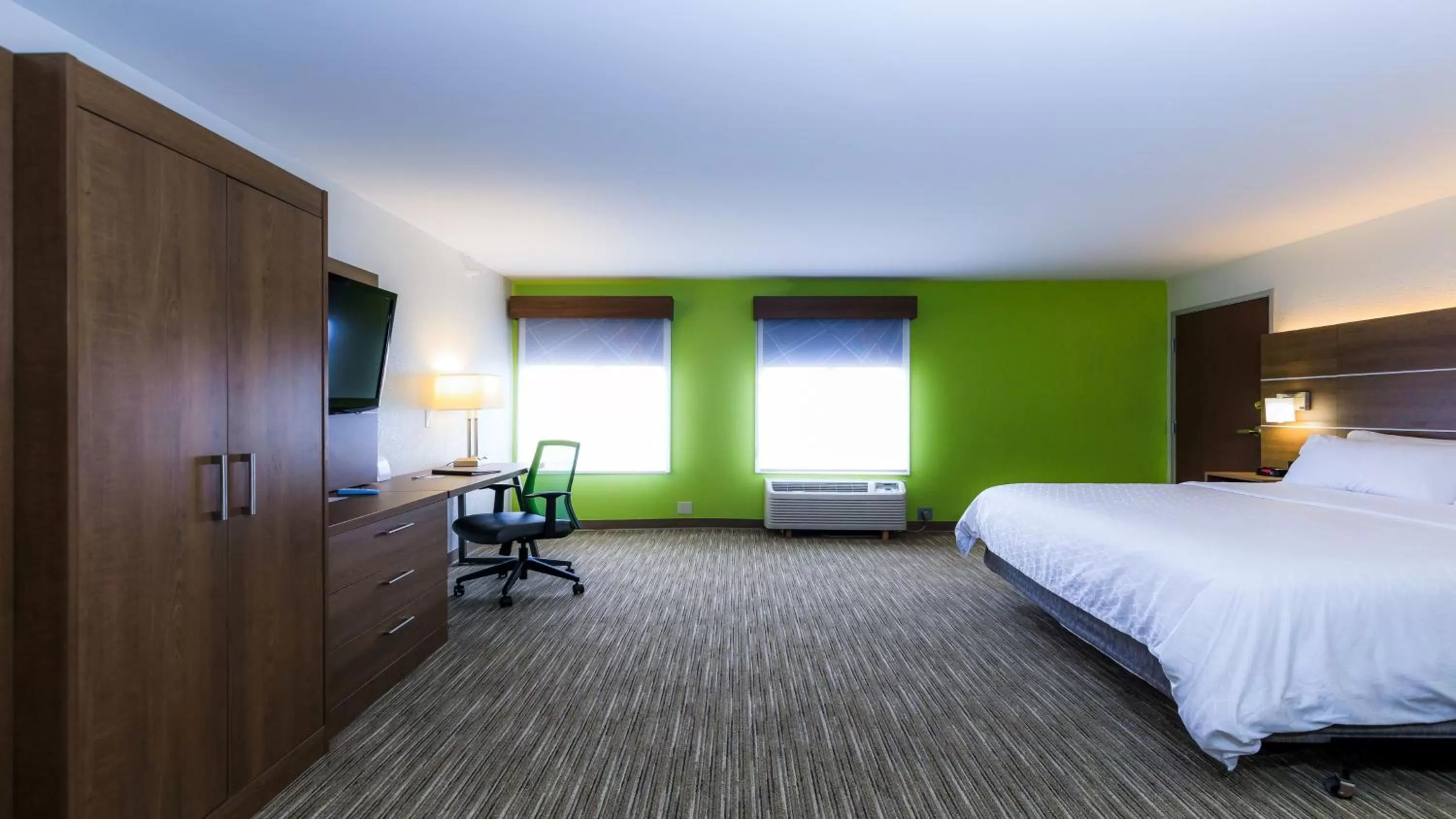 Photo of the whole room, Bed in Holiday Inn Express Osage Beach - Lake of the Ozarks by IHG