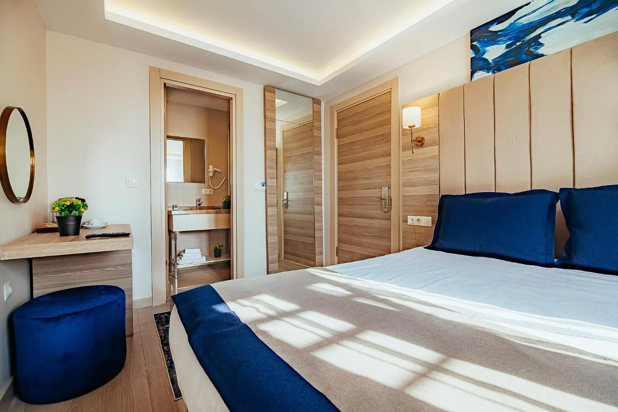 Photo of the whole room, Bed in The Milltown Hotel