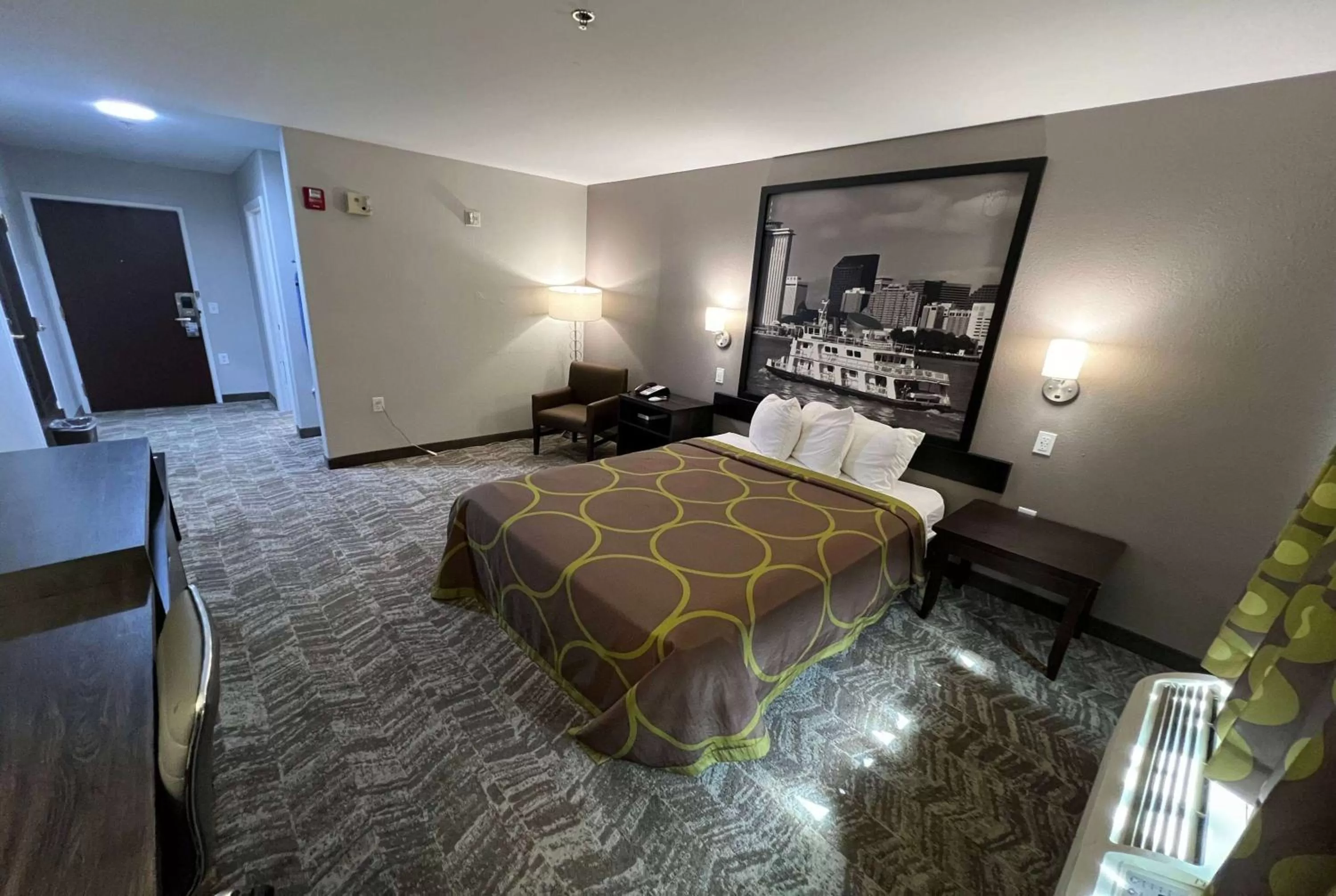 Photo of the whole room, Bed in Super 8 by Wyndham Lake Charles/Sulphur