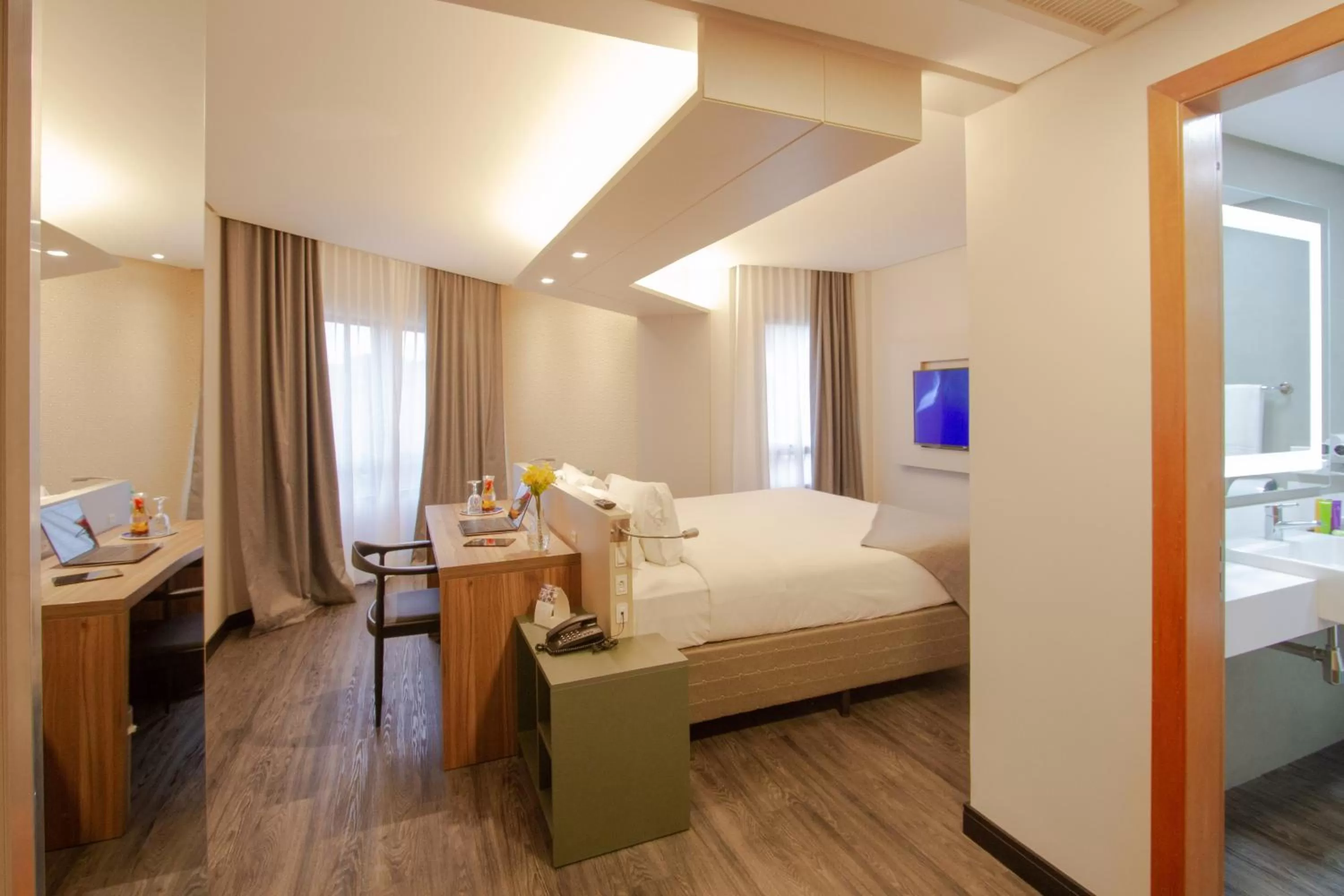 Photo of the whole room, Bed in Mercure Florianópolis