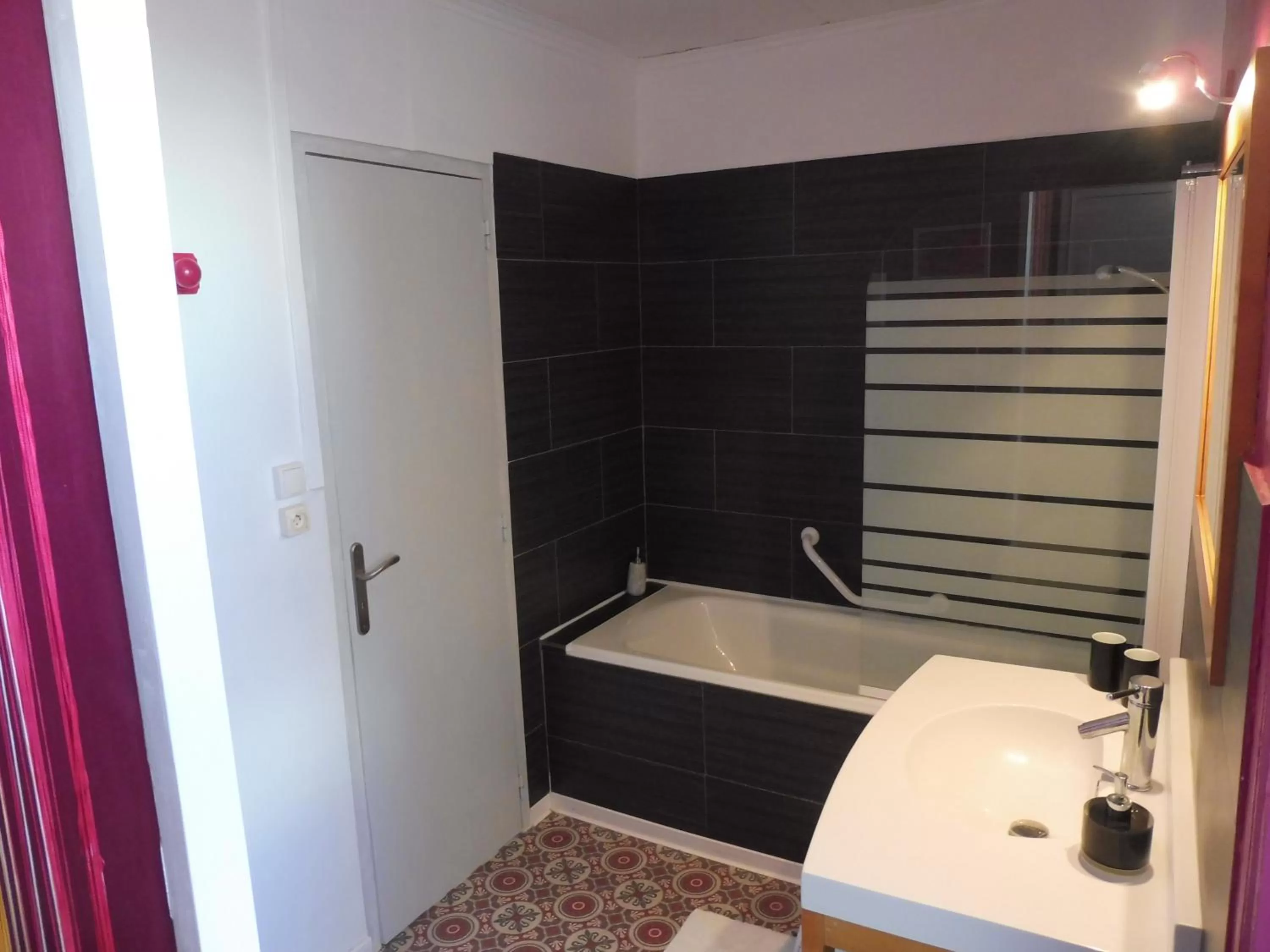 Bathroom, Bed in Ty Lireu