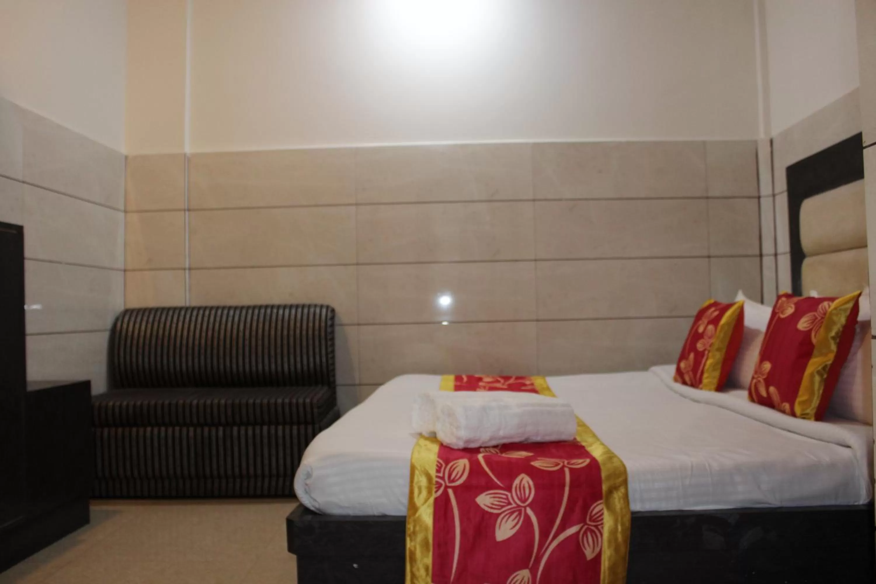 Seating area in Trimrooms JMC Katra