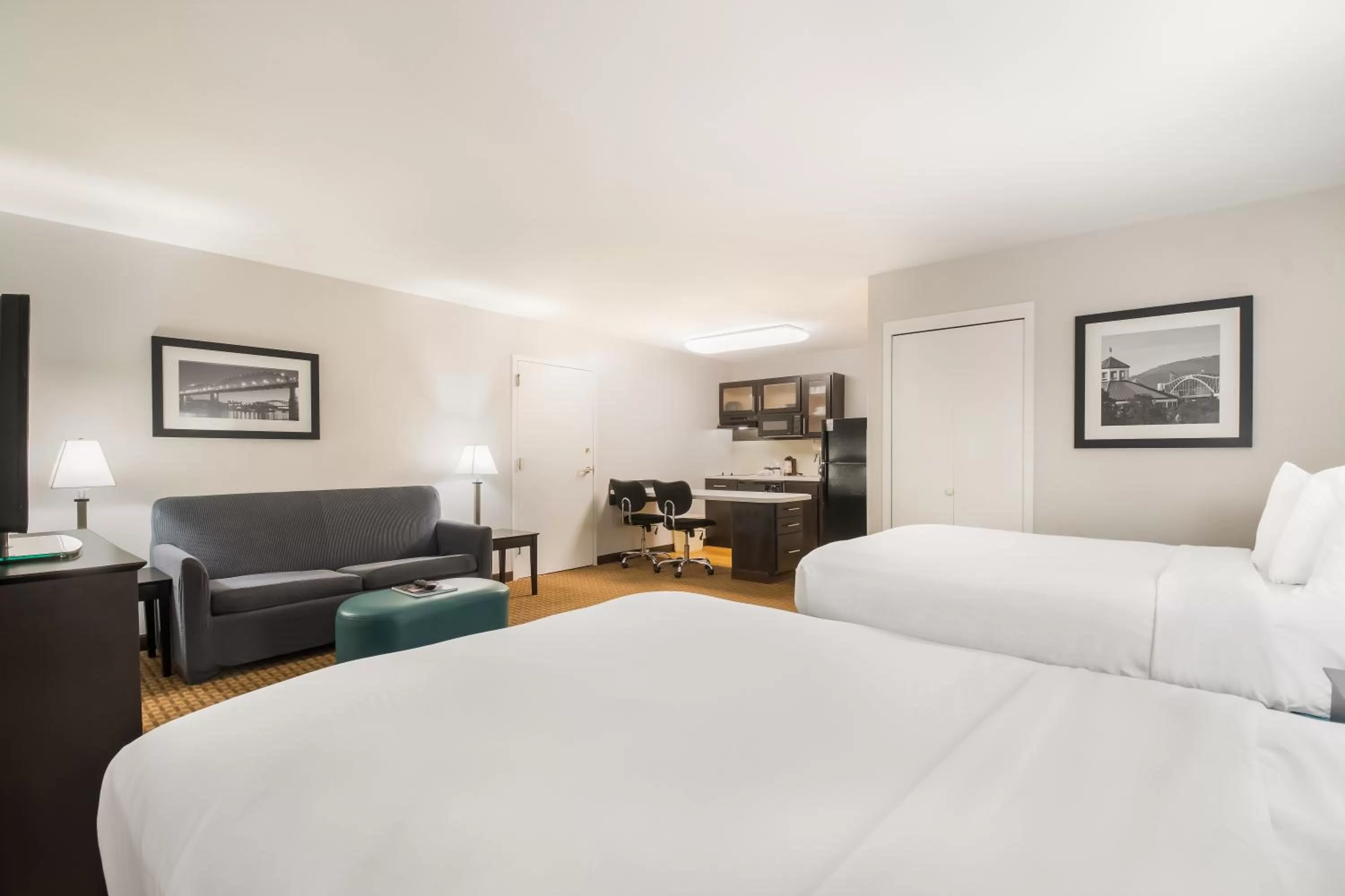 Photo of the whole room, Bed in MainStay Suites Chattanooga Hamilton Place