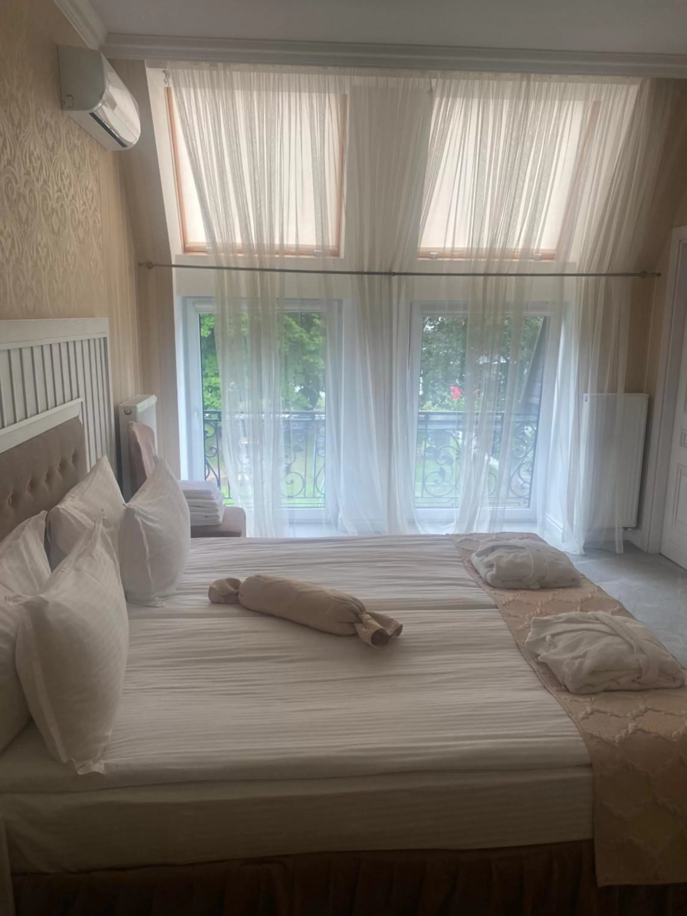 Bedroom, Bed in Boutique Hotel Deluxe