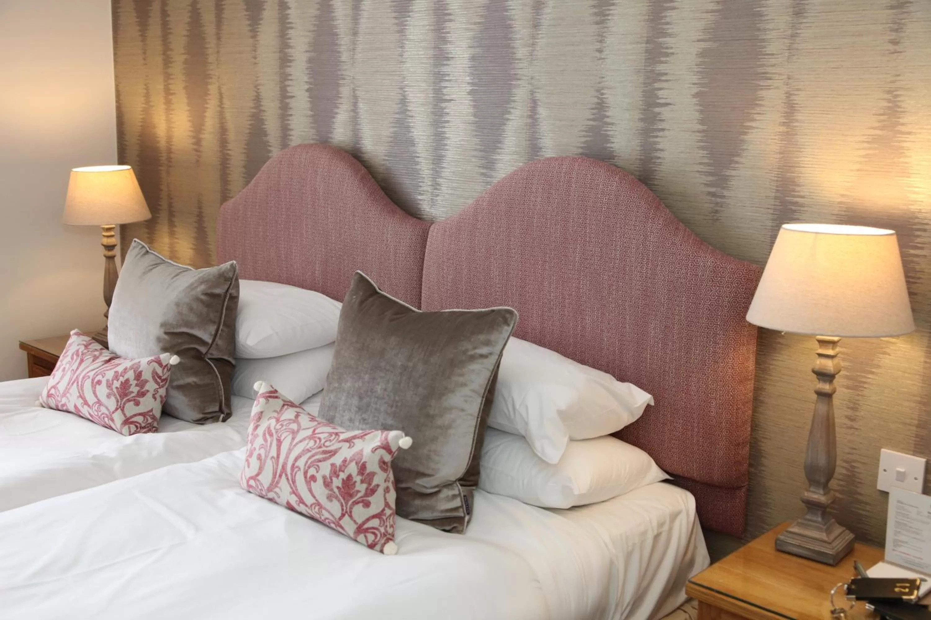 Bedroom, Bed in Burt's Hotel