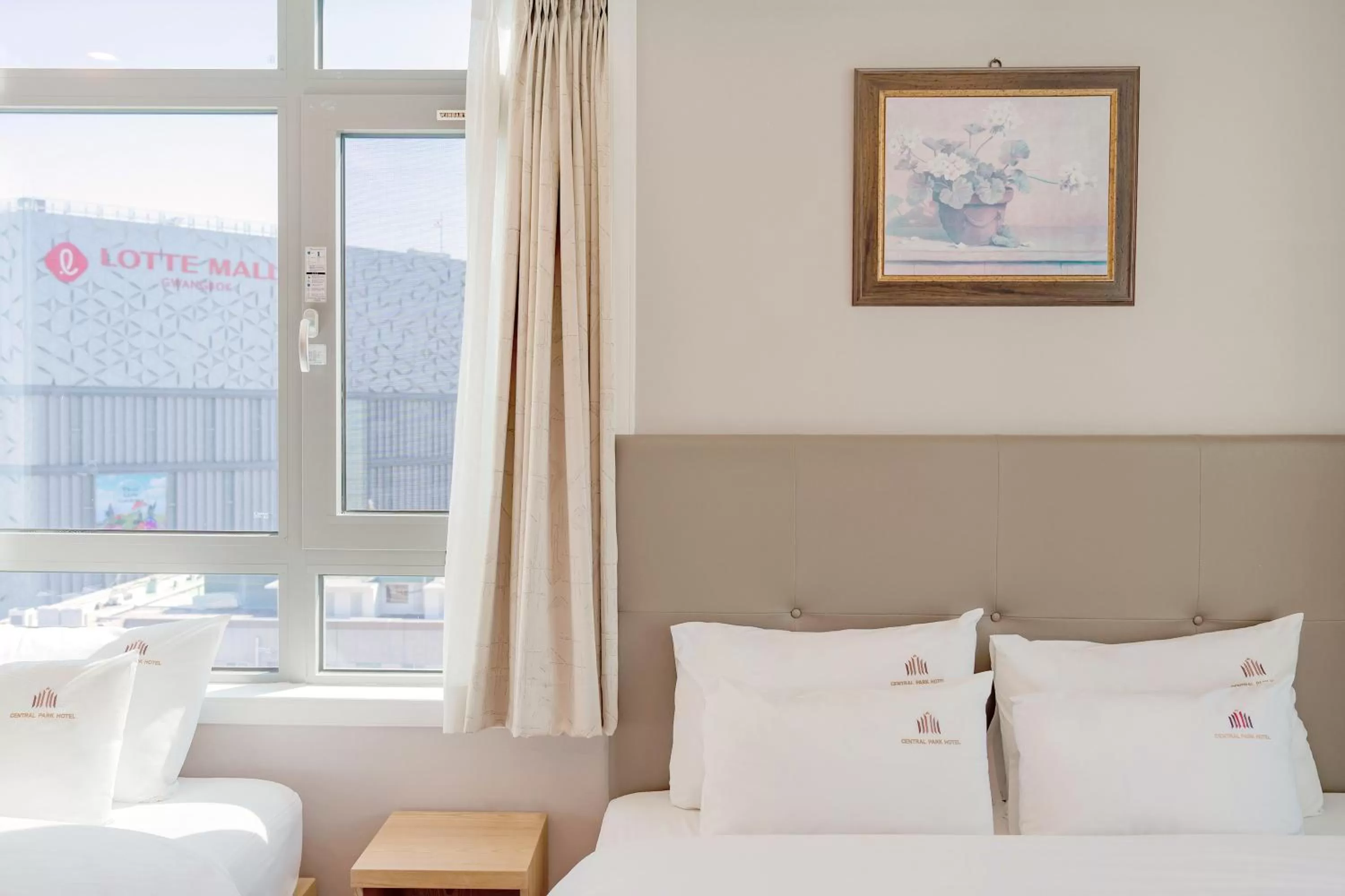 Bed in Central Park Hotel Busan