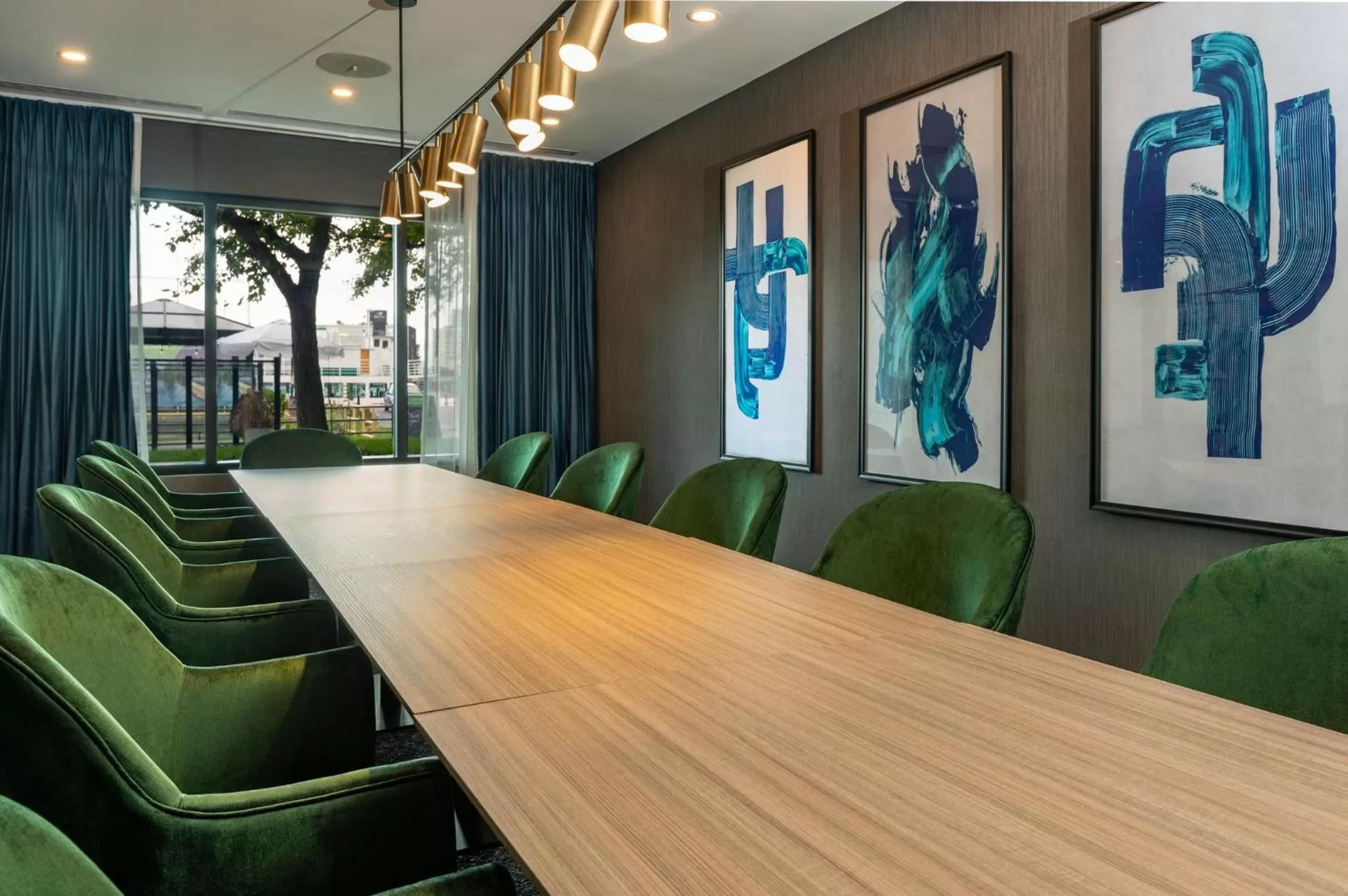 Meeting/conference room in Holiday Inn Kingston - Waterfront by IHG
