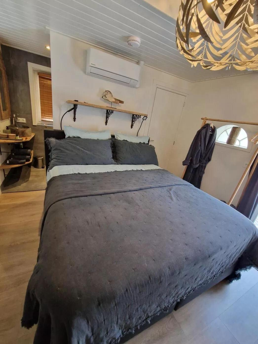 Bed in Bed & Breakfast Hoeve Happiness