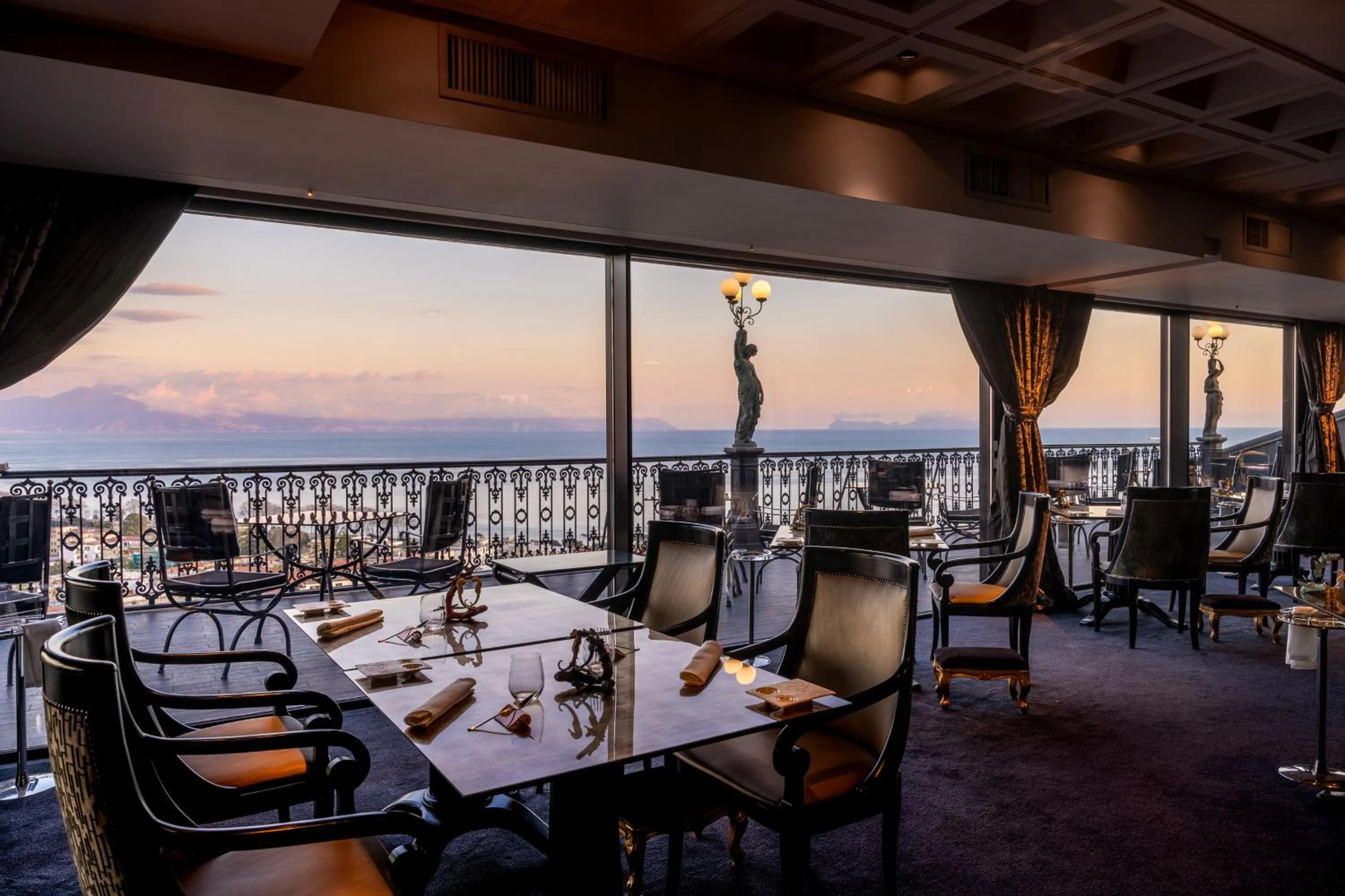 Restaurant/places to eat in Grand Hotel Parker's