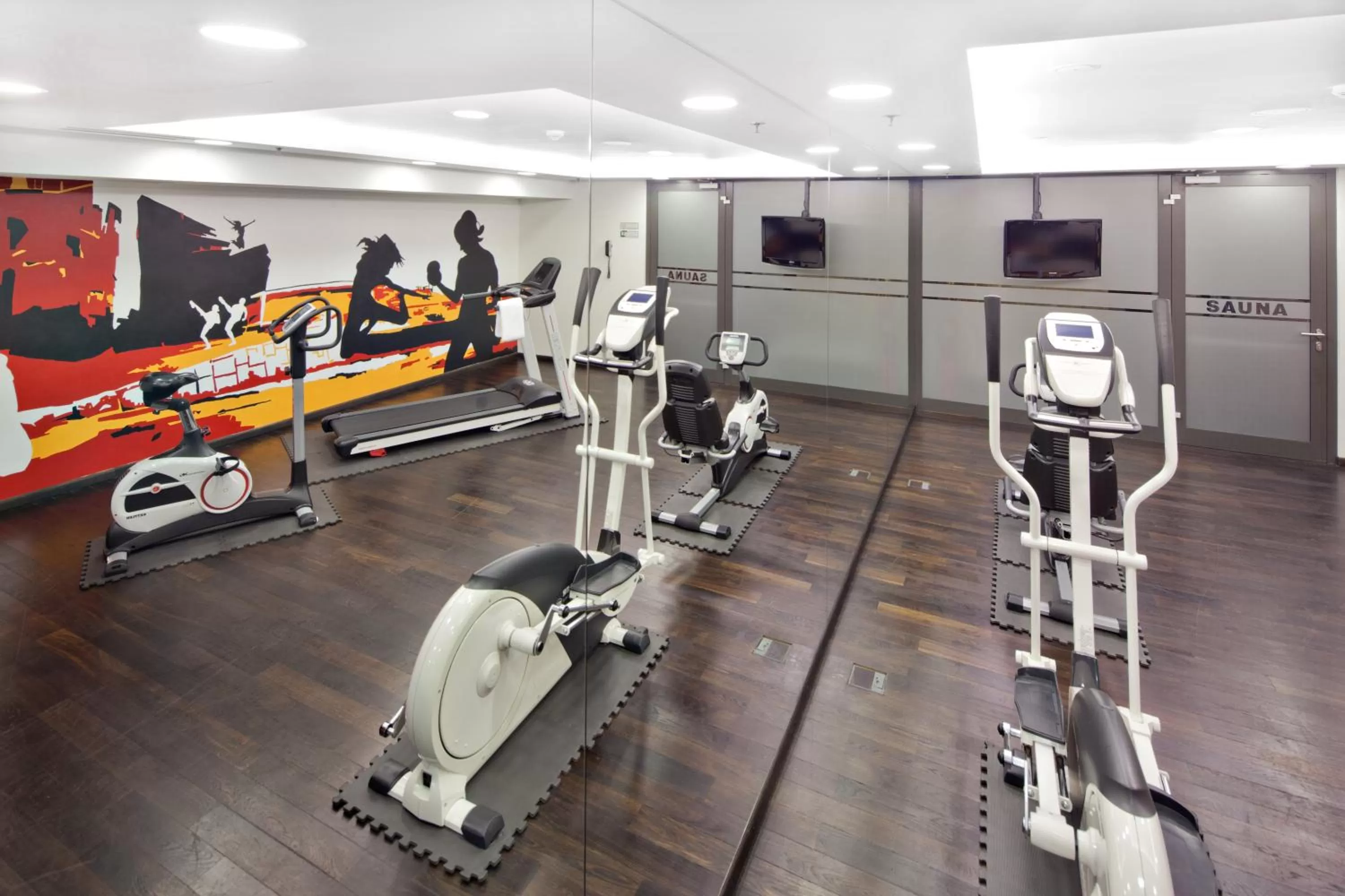 Fitness centre/facilities in Vienna House Easy by Wyndham Katowice