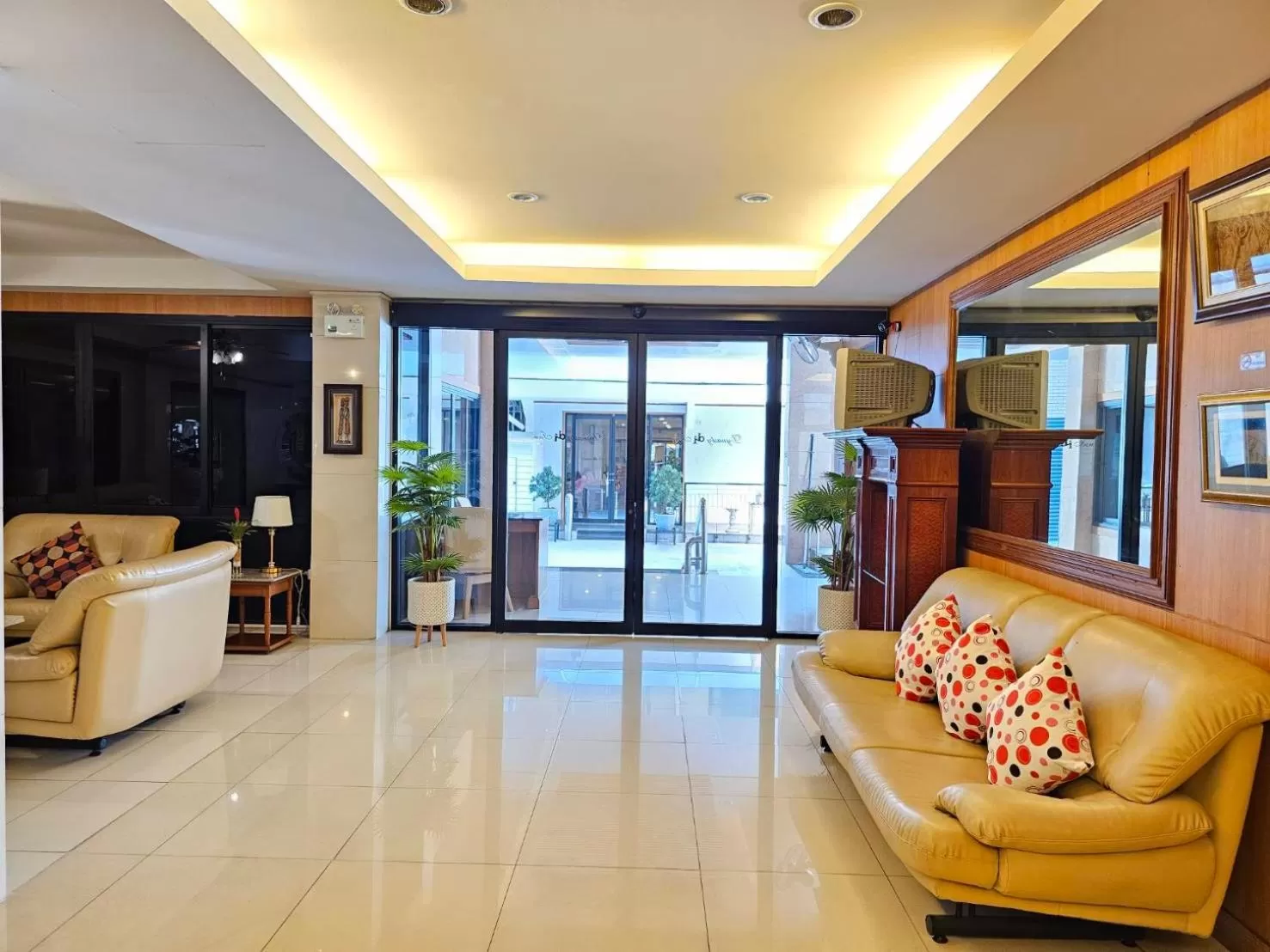 Seating area in Dynasty Inn