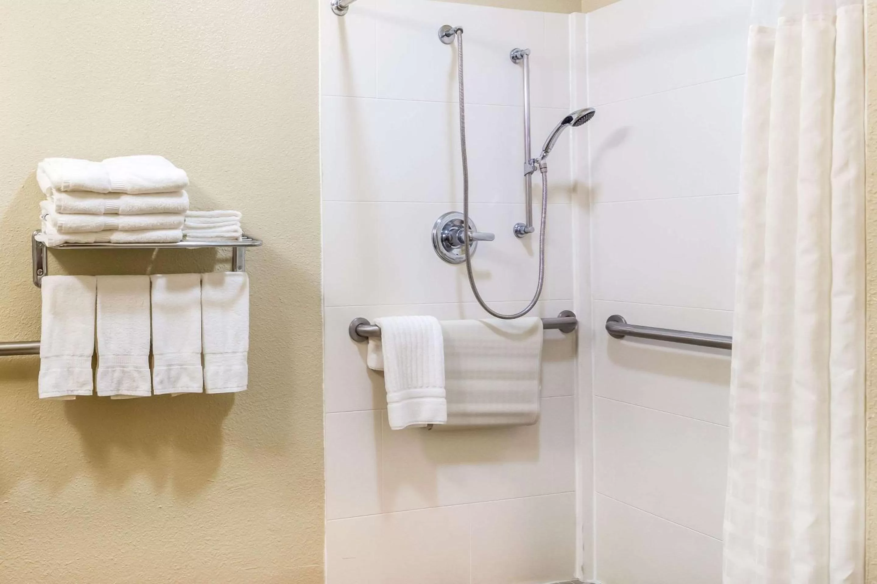 Bedroom in Comfort Suites Eufaula North