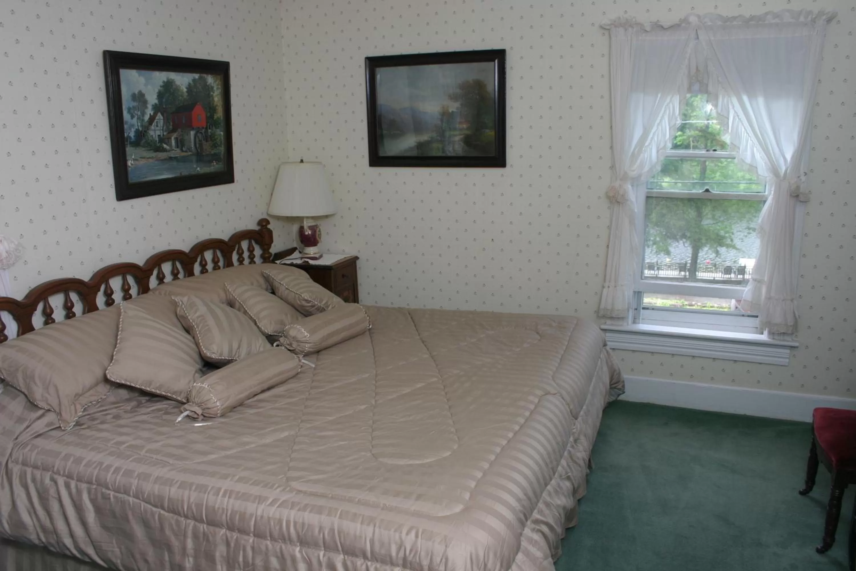 Bedroom in Inn at Starlight Lake & Restaurant