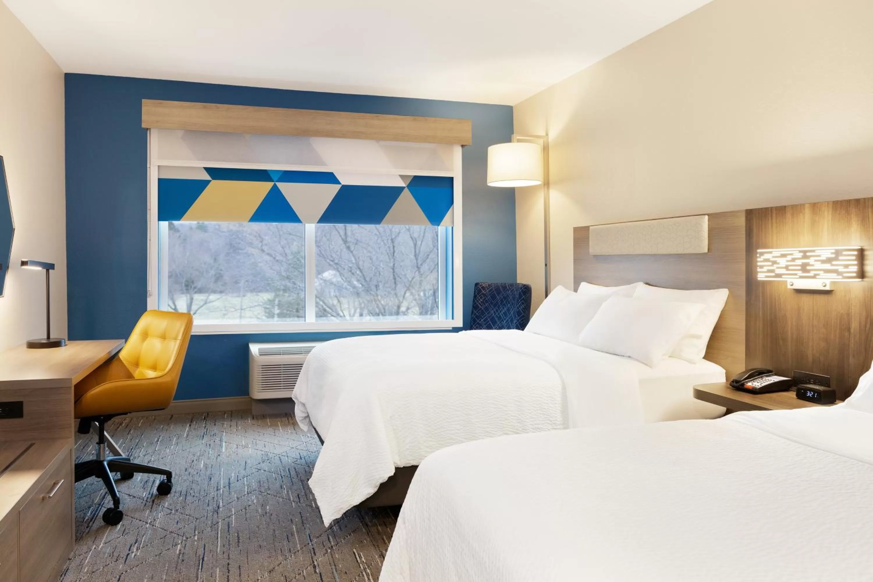 Photo of the whole room, Bed in Holiday Inn Express Hotel & Suites Grove City by IHG