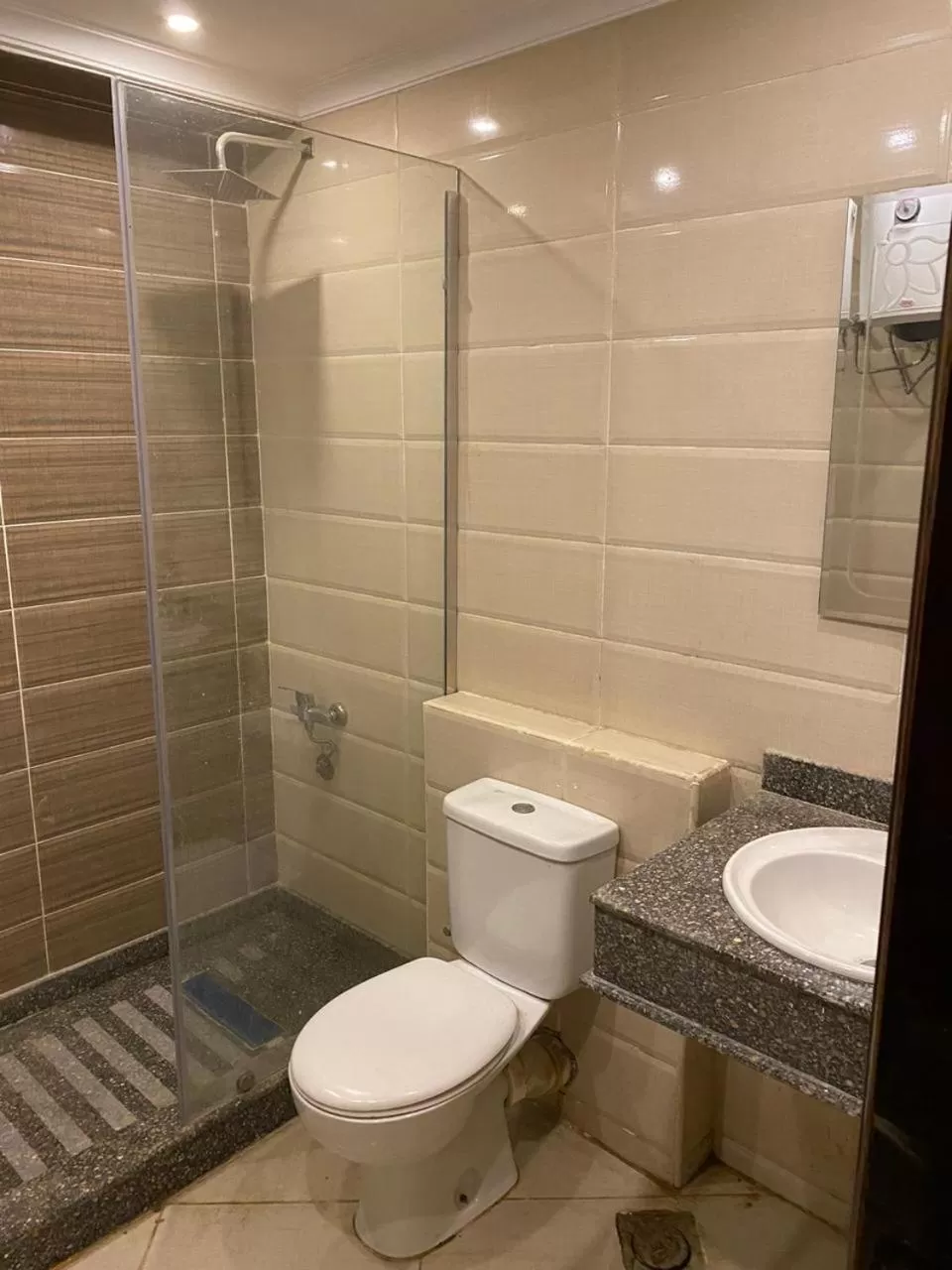 Shower in Pyramids Height Hotel & Pyramids Master Scene Rooftop