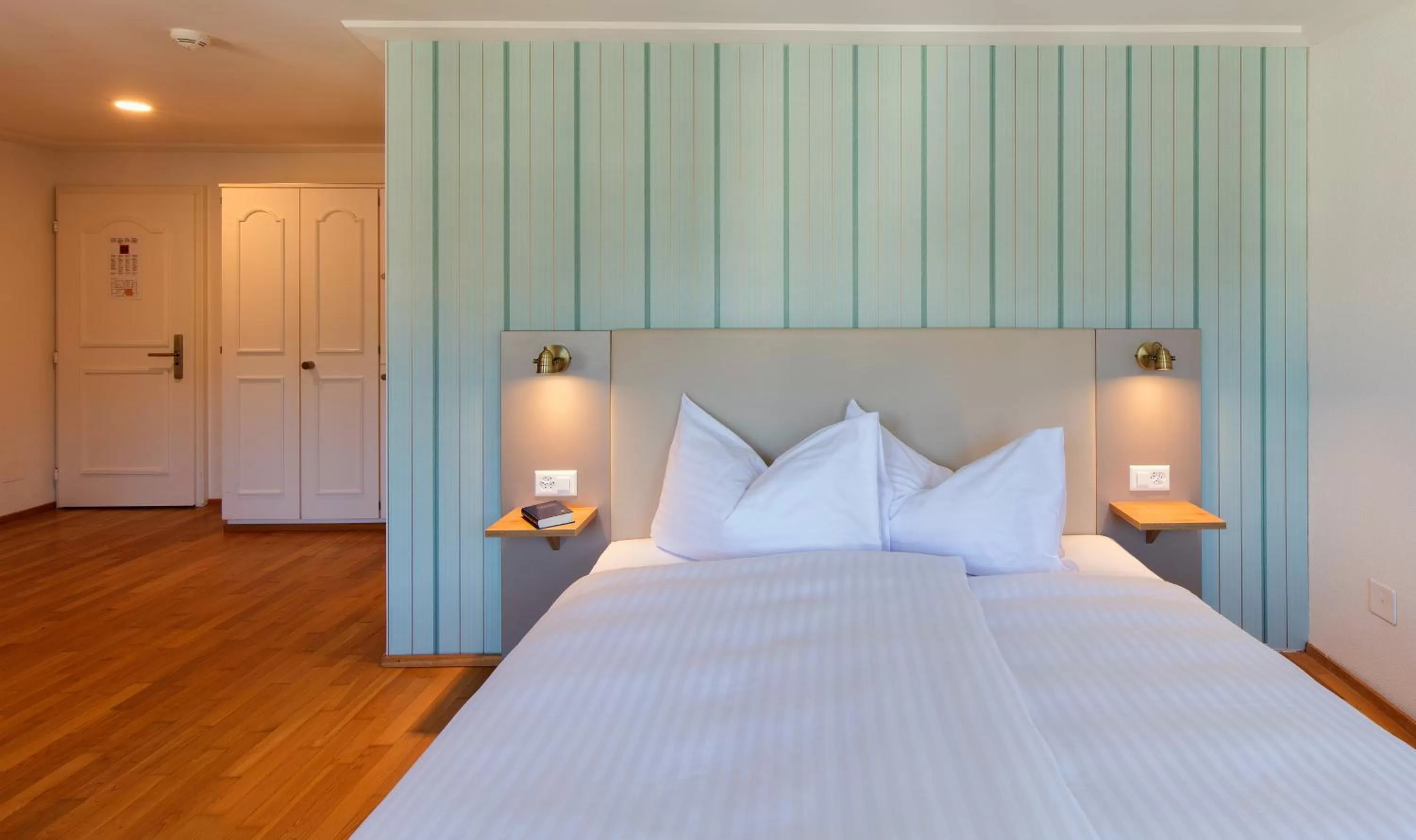 Bed in Hotel Kreuz by b-smart