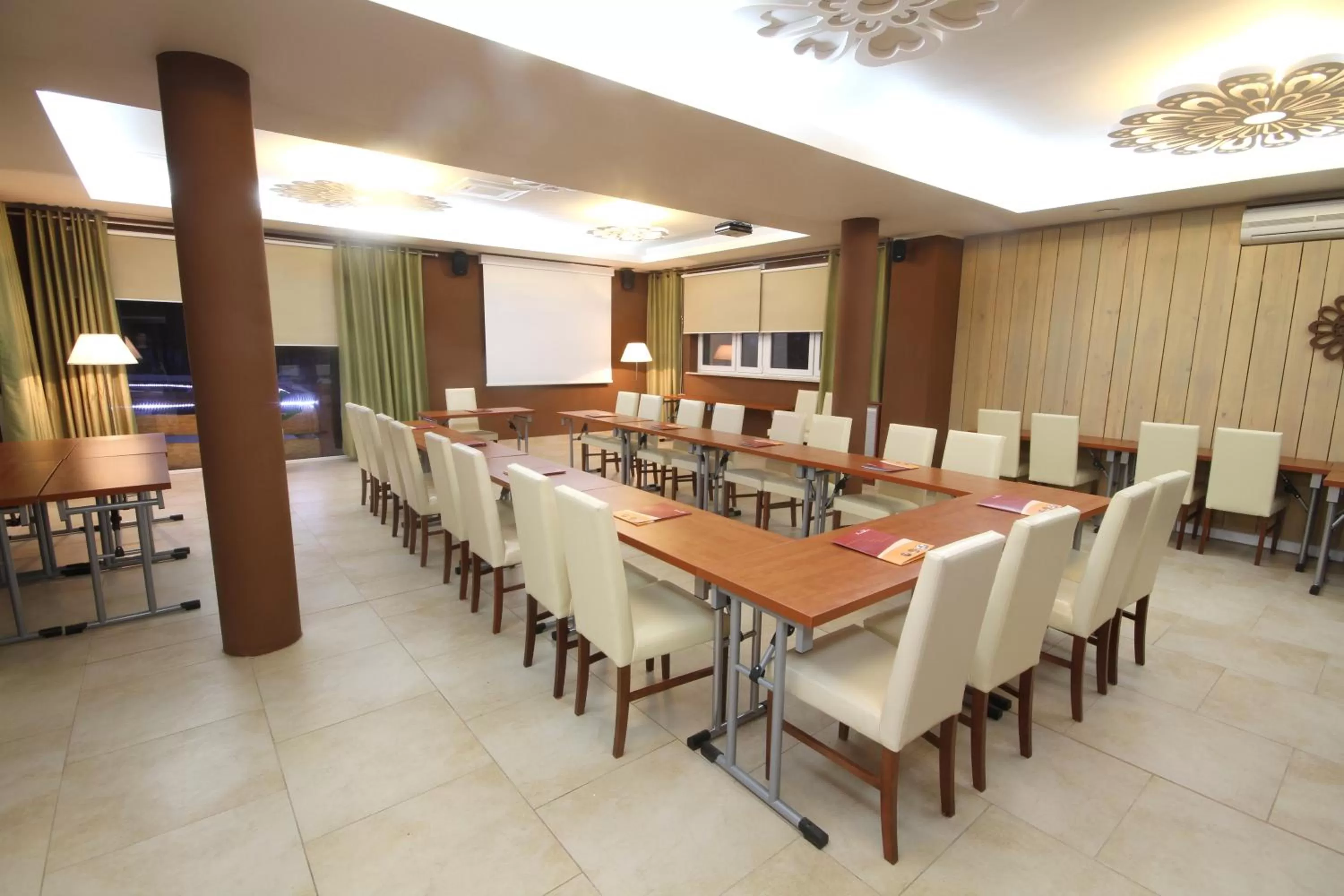 Meeting/conference room in Centrum Green Hill Business & SPA