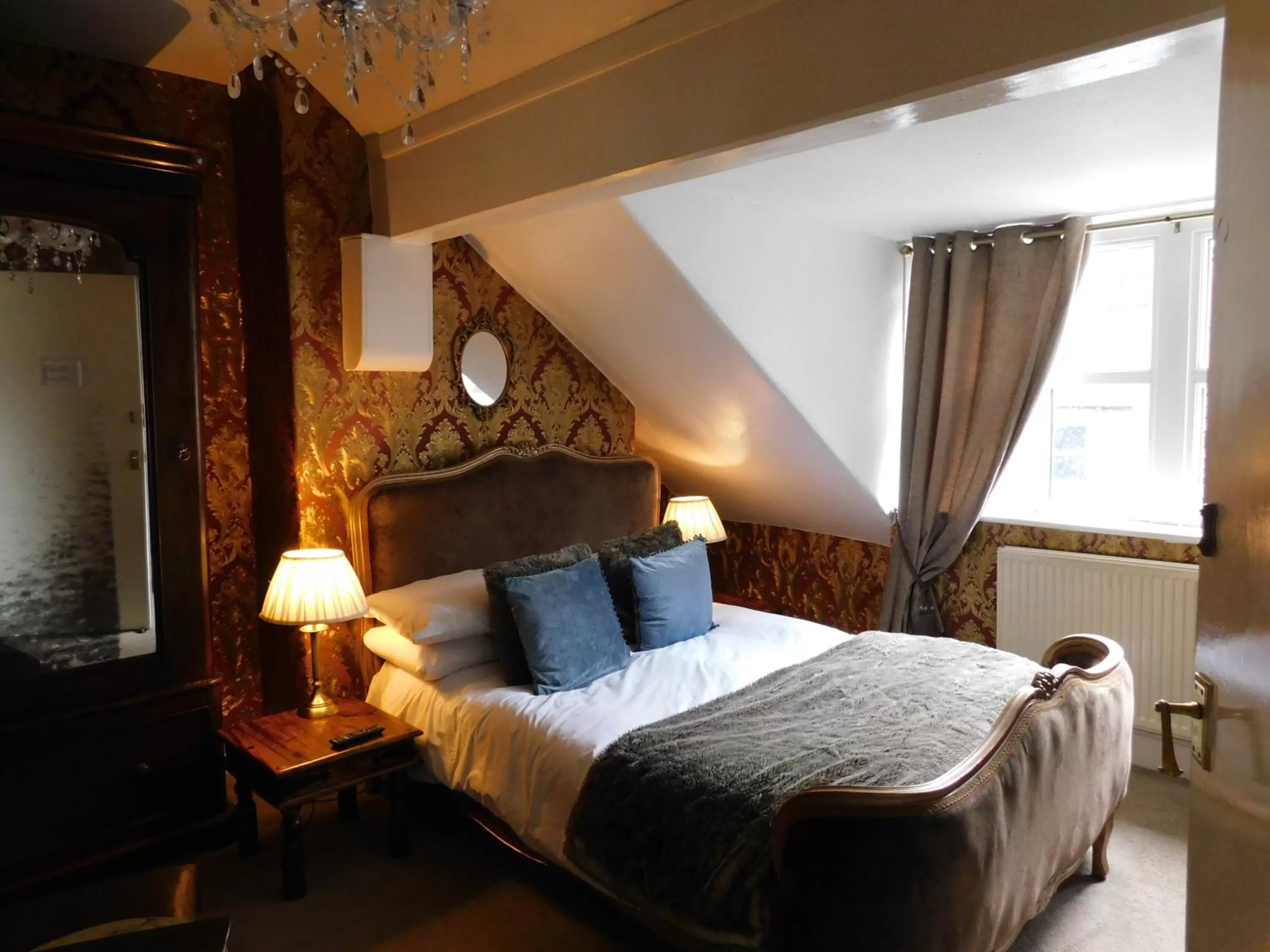 Bed in The Old Registry guest house