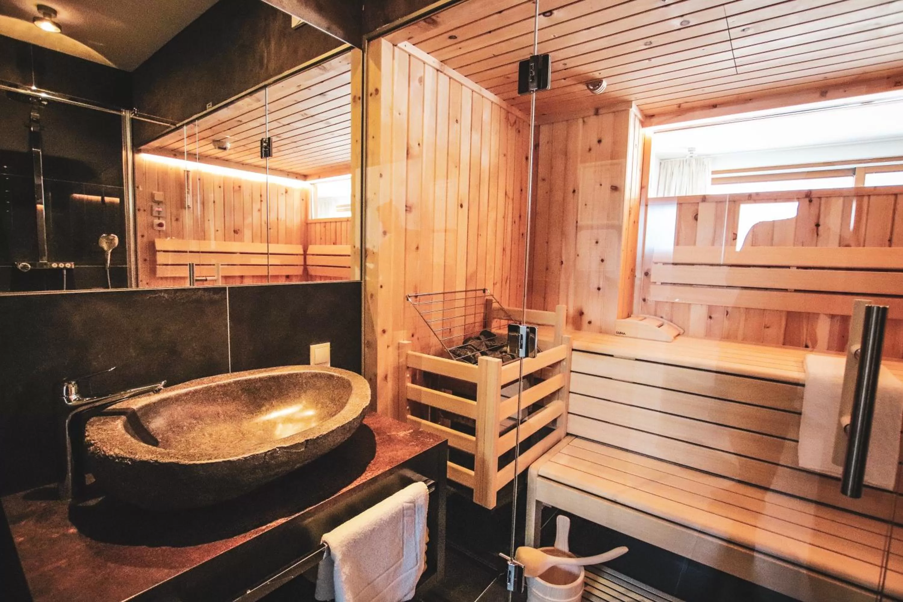 Decorative detail in ACTIVE by Leitner's