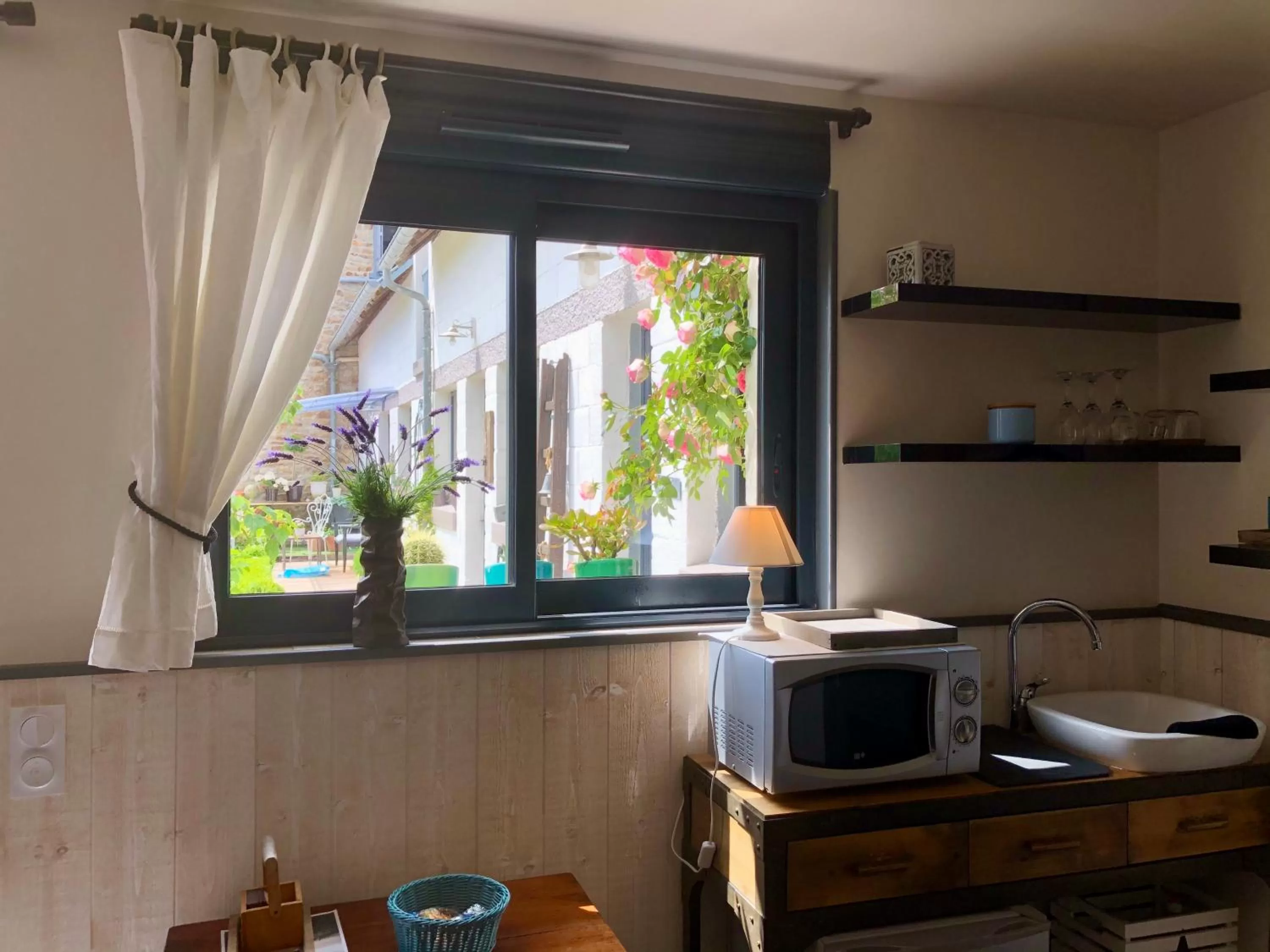 Kitchen or kitchenette in Le Grenier du Jardin