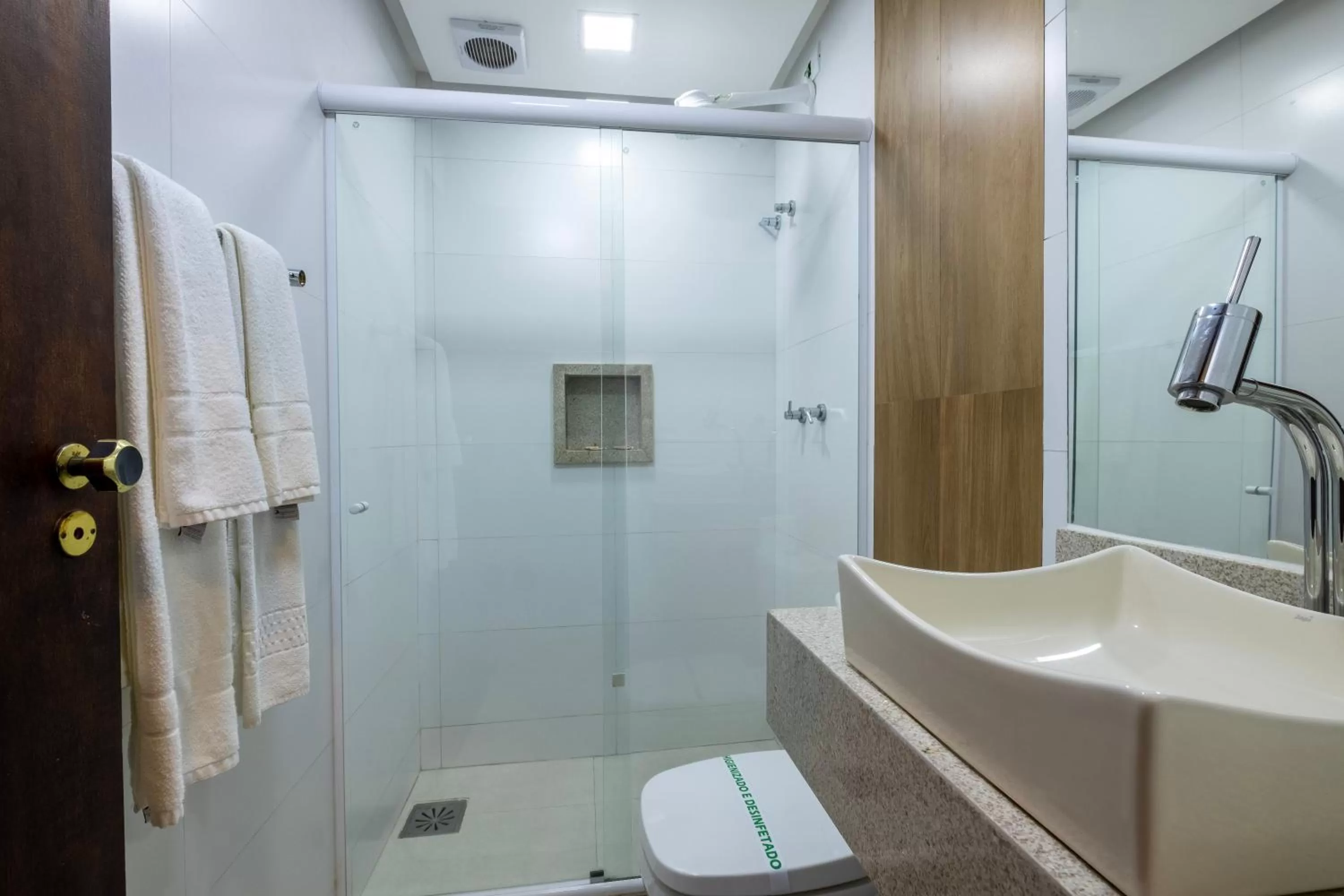 Bathroom in Hotel Mount Everest