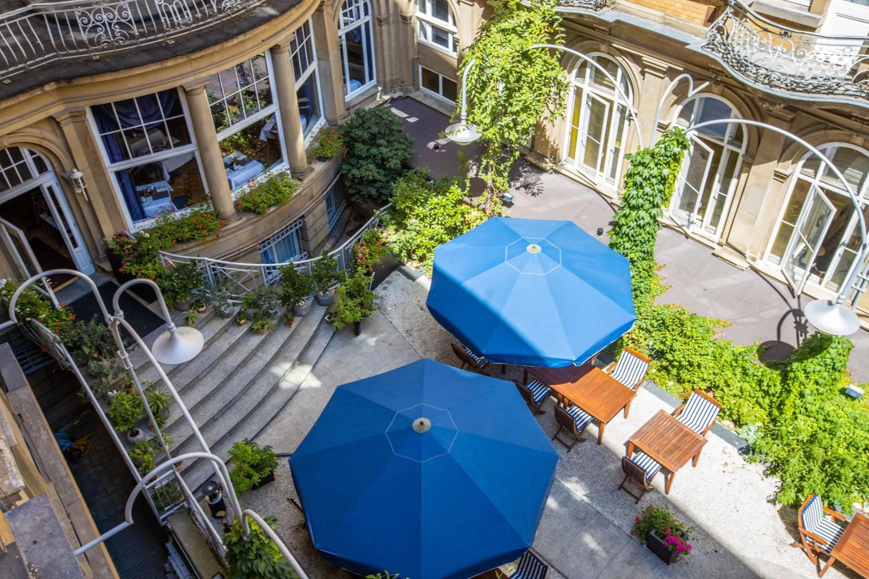 Restaurant/places to eat in Radisson Blu Hotel Schwarzer Bock Wiesbaden