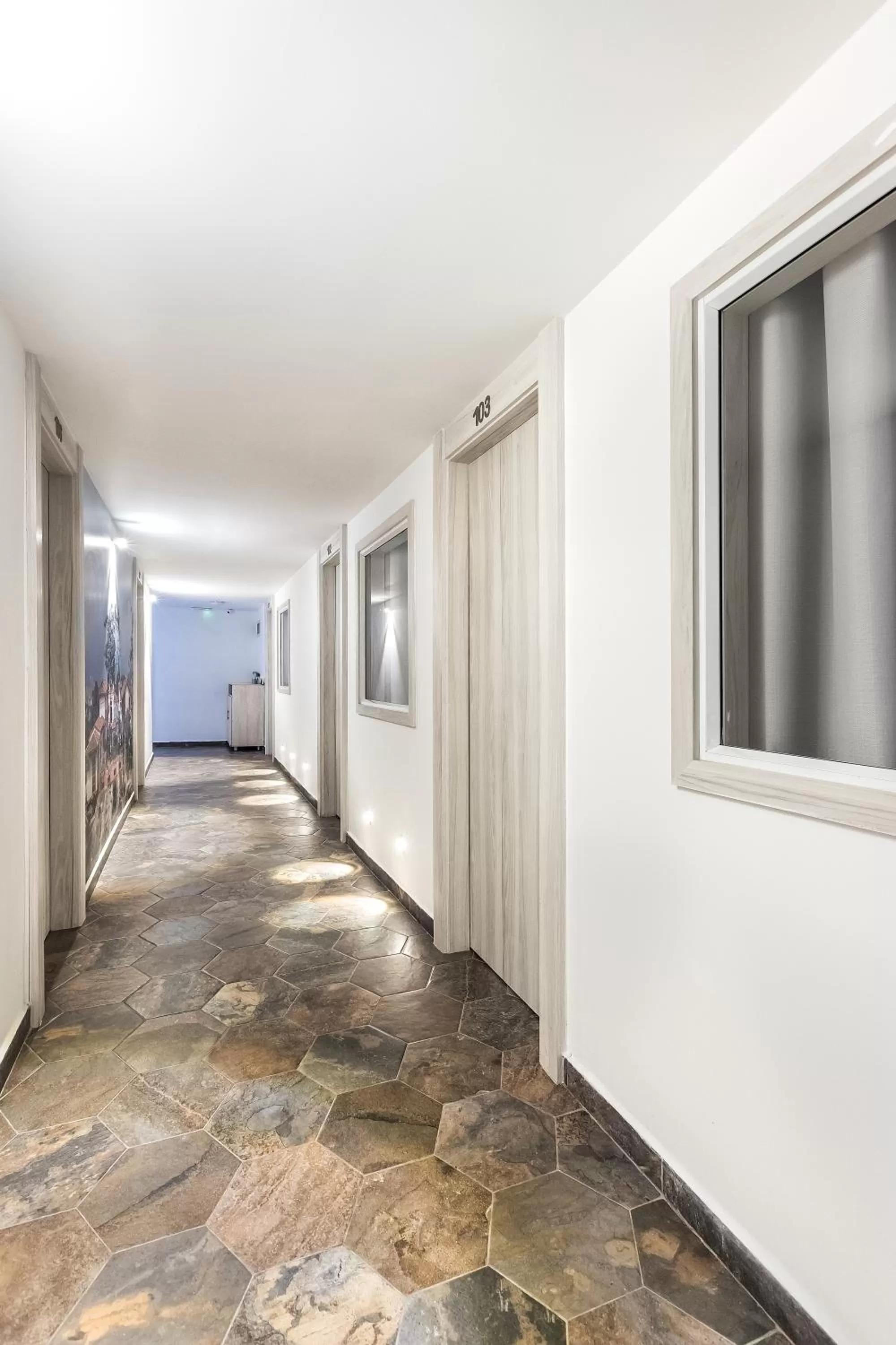 Property building in 3H HOTEL Av 70