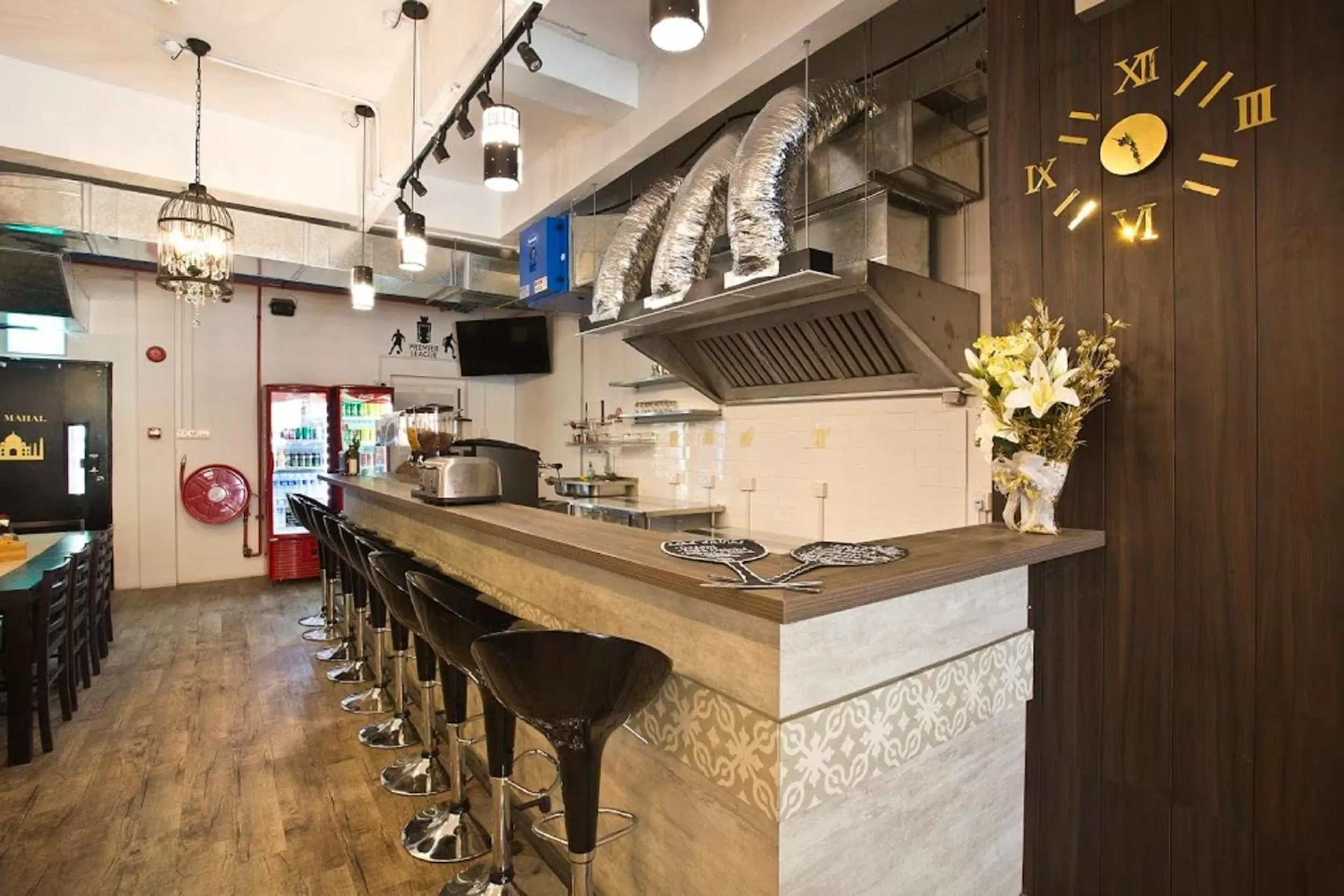 Restaurant/places to eat in 7 Wonders Boutique Capsule