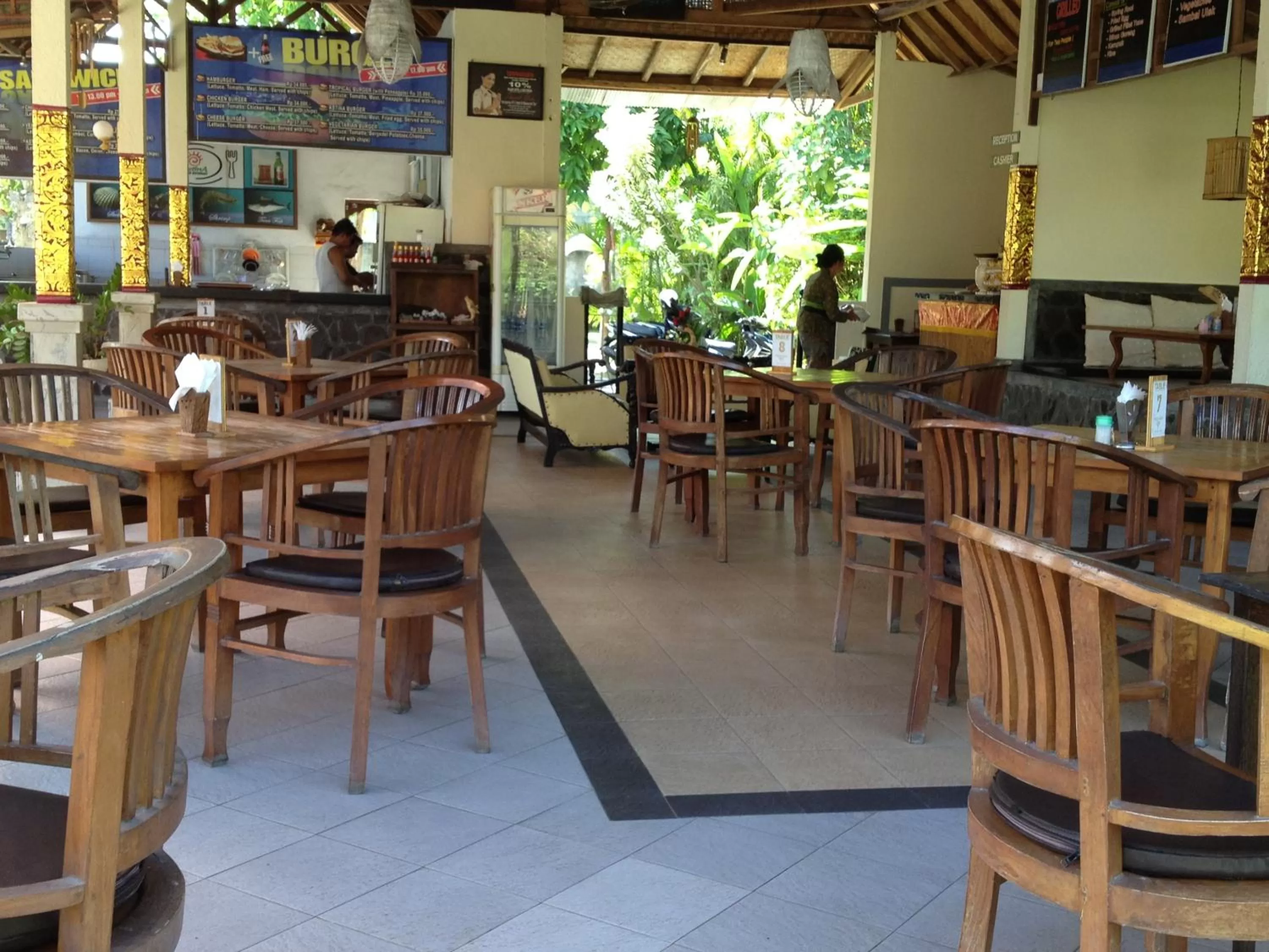 Restaurant/places to eat in Astina Hotel