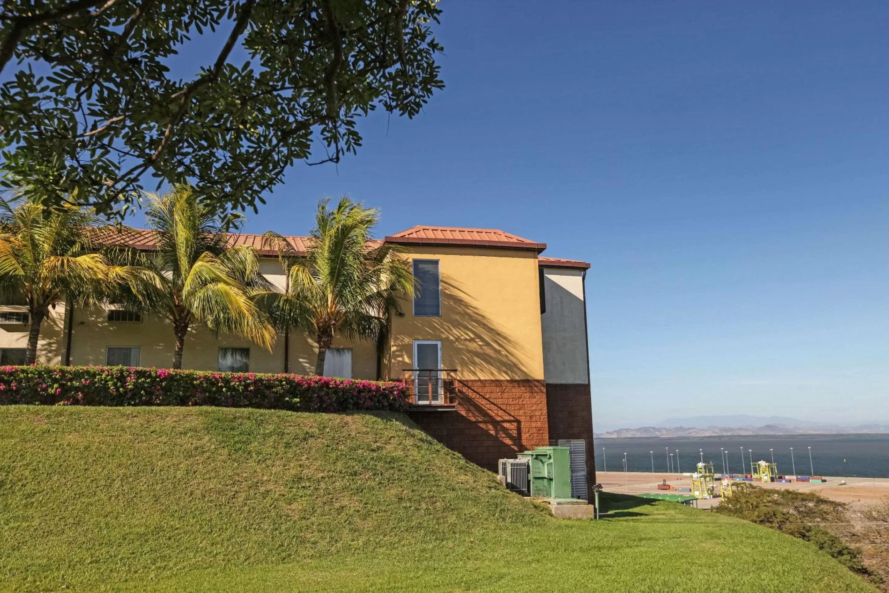 Property building in Comfort Inn Real La Union