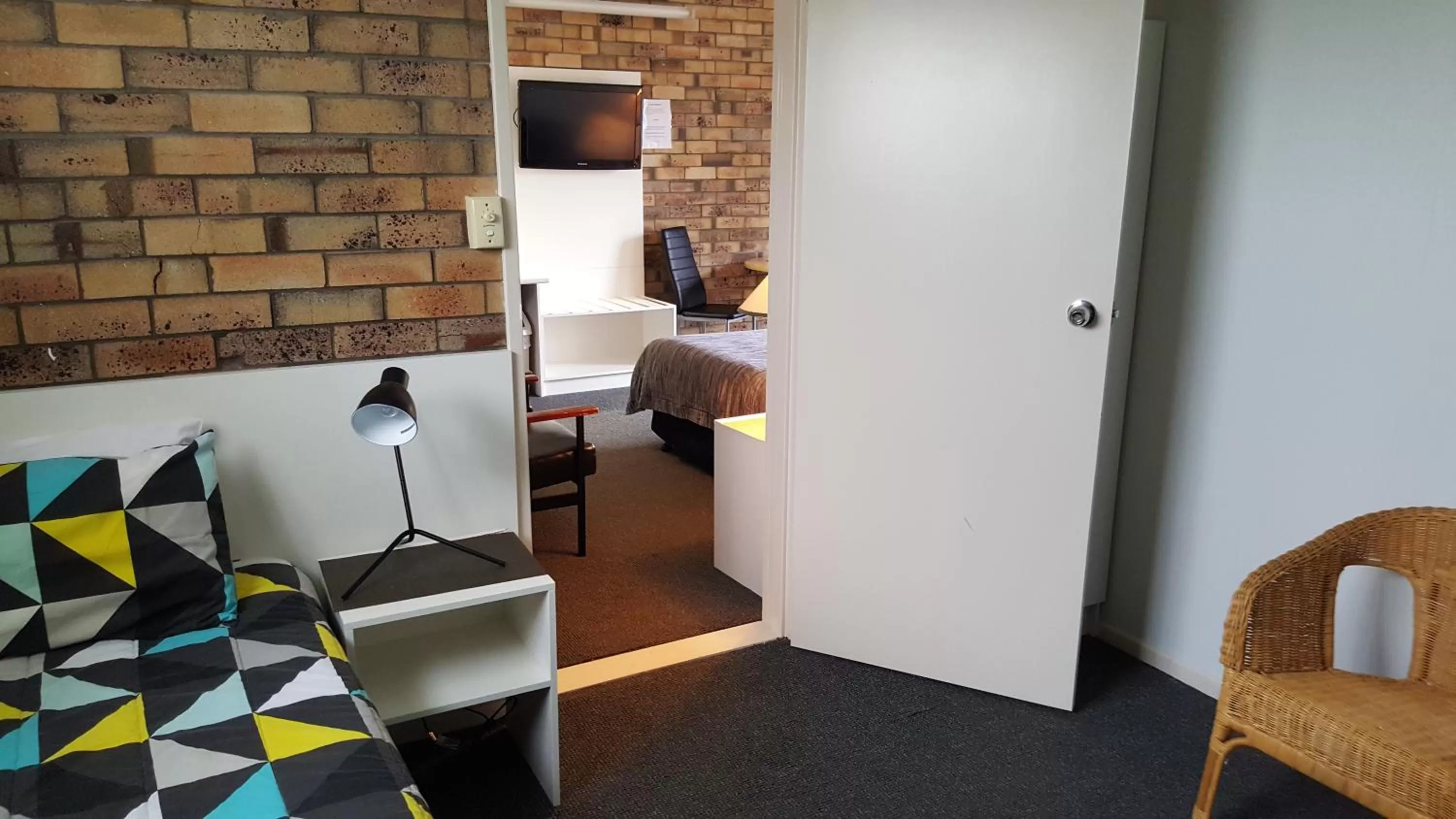 Photo of the whole room, Bed in Centrepoint Midcity Motor Inn