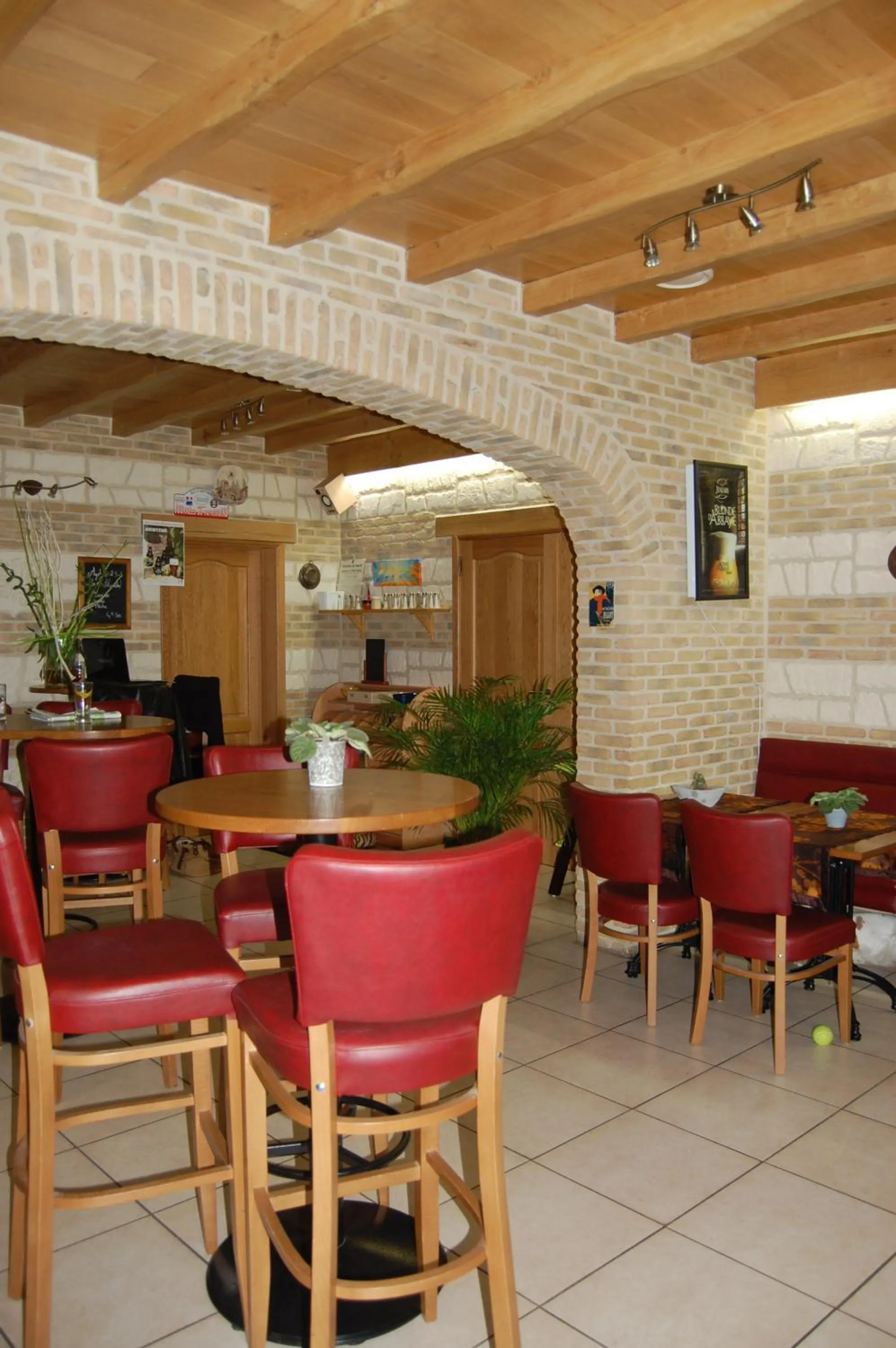 Restaurant/places to eat in Hôtel - Restaurant Au Tonnelier