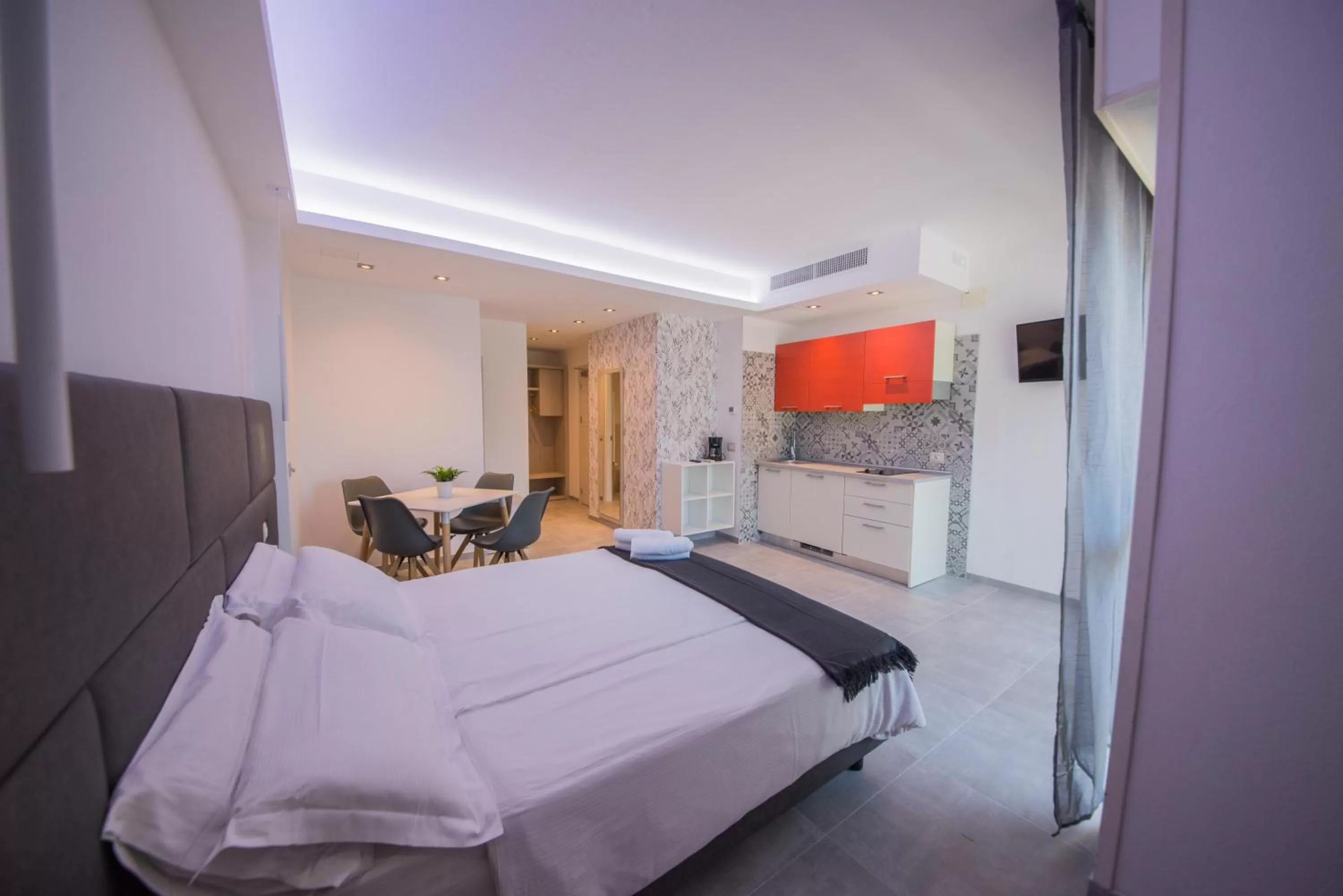 Photo of the whole room, Bed in Residence Cristine