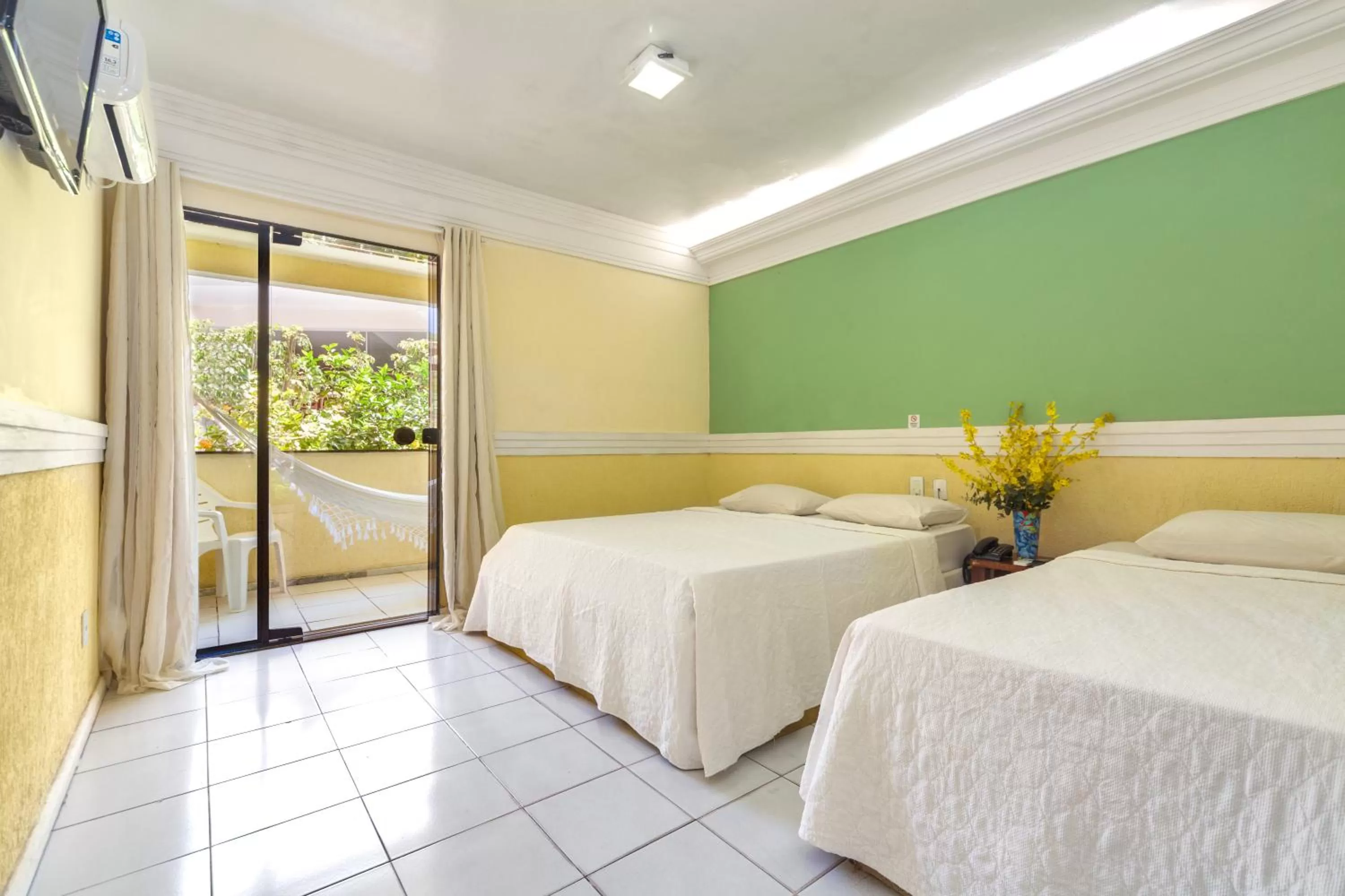 Bed in Floral Inn Family